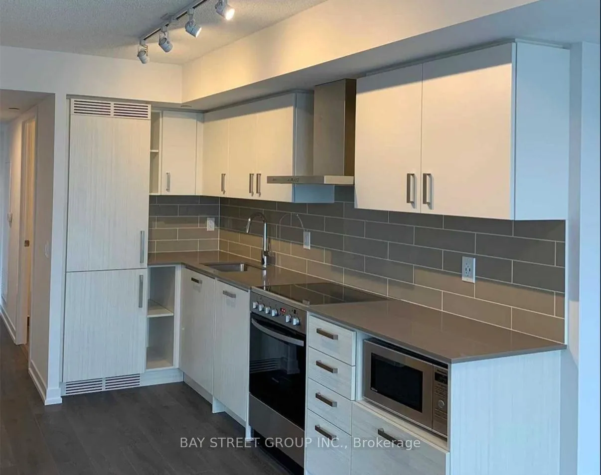 Photo 4 of Unit 610, 125 Redpath Avenue, Toronto, Mount Pleasant West — HOMEH
