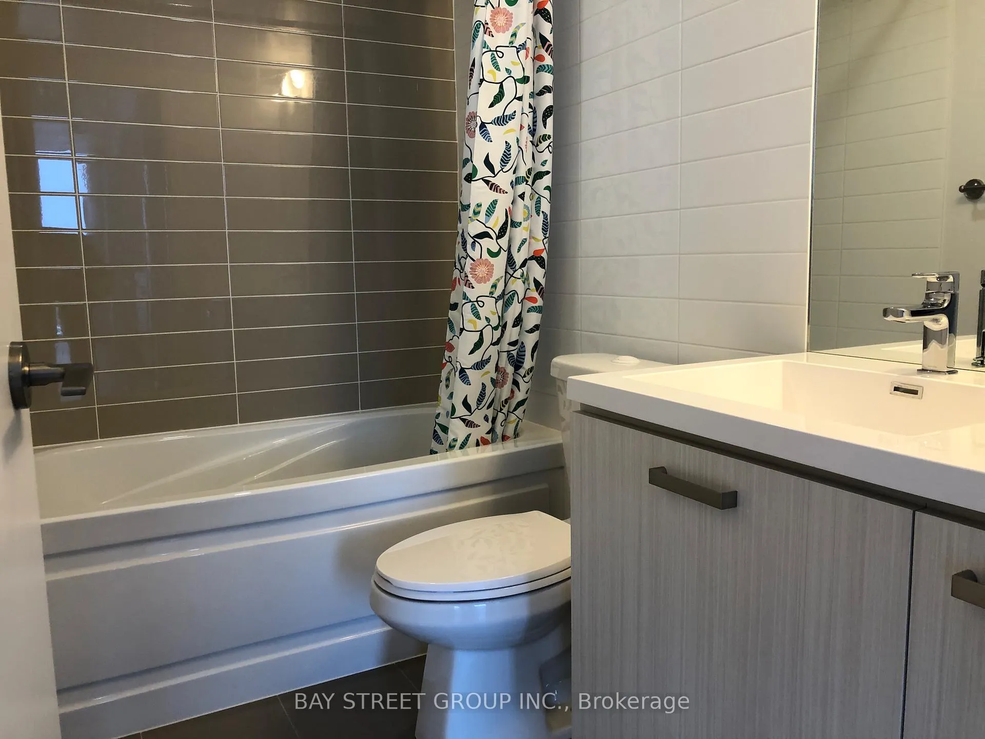 Photo 6 of Unit 610, 125 Redpath Avenue, Toronto, Mount Pleasant West — HOMEH