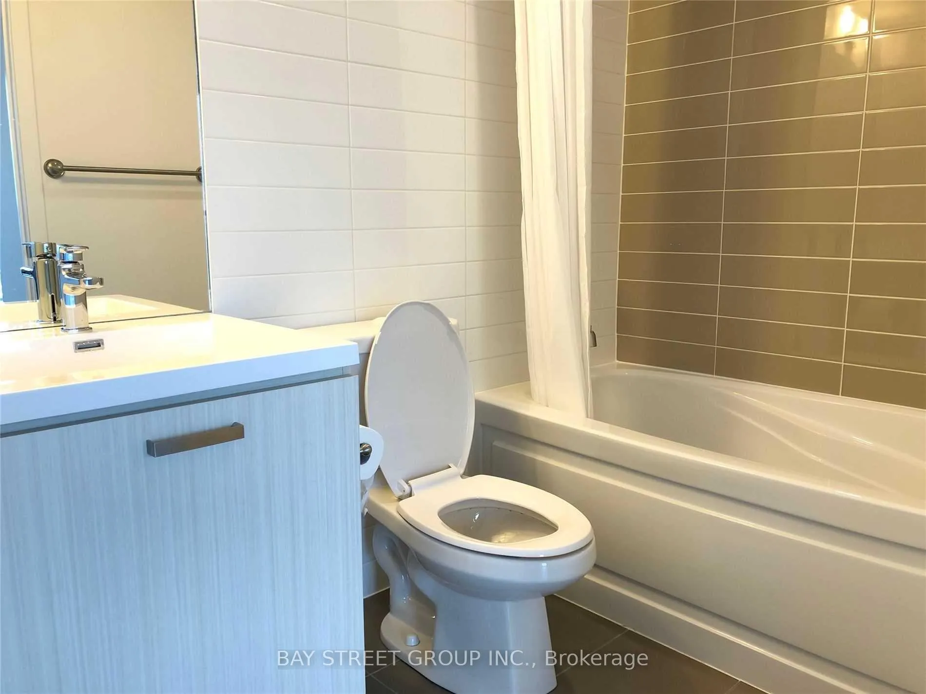 Photo 8 of Unit 610, 125 Redpath Avenue, Toronto, Mount Pleasant West — HOMEH
