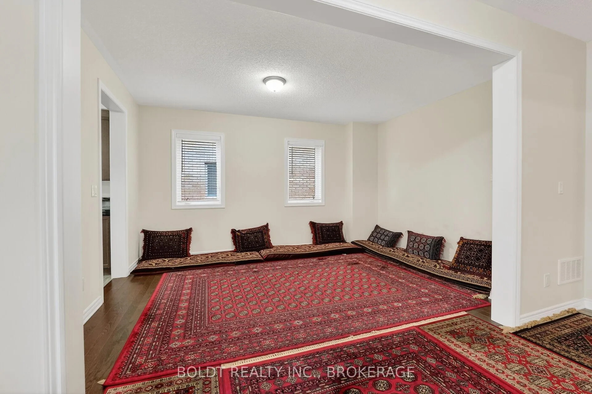 Photo 10 of 103 Homestead Way, Thorold, Rolling Meadows — HOMEH