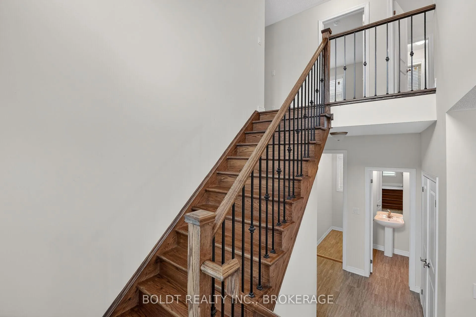 Photo 16 of 103 Homestead Way, Thorold, Rolling Meadows — HOMEH