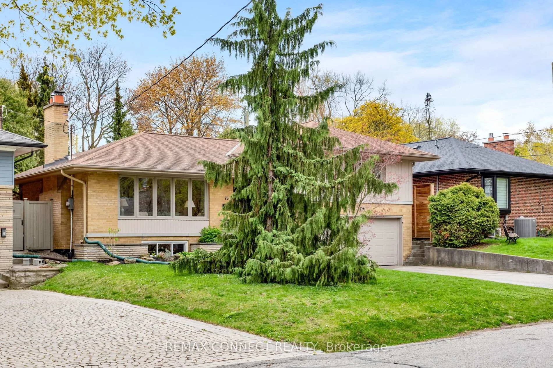 Photo 2 of 75 Glenellen Drive E, Etobicoke, Stonegate-Queensway — HOMEH