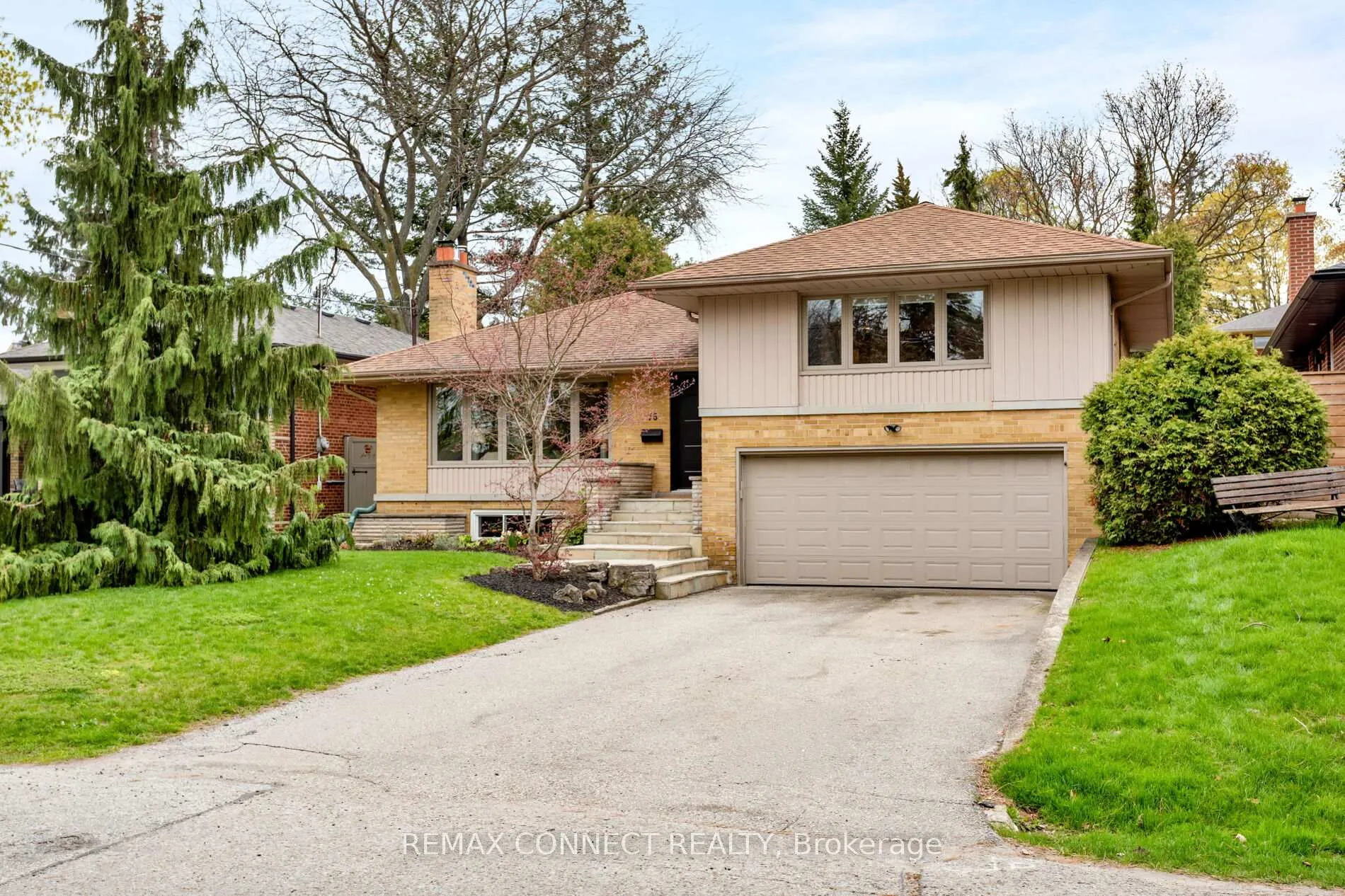 Photo 4 of 75 Glenellen Drive E, Etobicoke, Stonegate-Queensway — HOMEH
