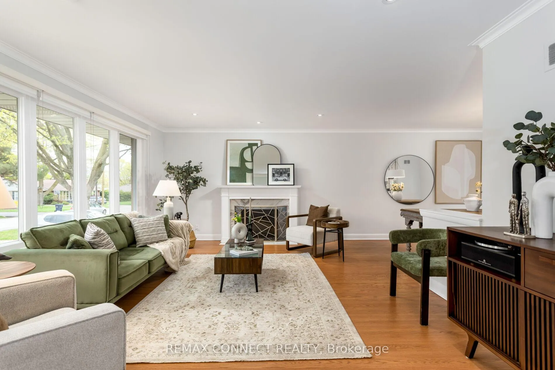 Photo 6 of 75 Glenellen Drive E, Etobicoke, Stonegate-Queensway — HOMEH