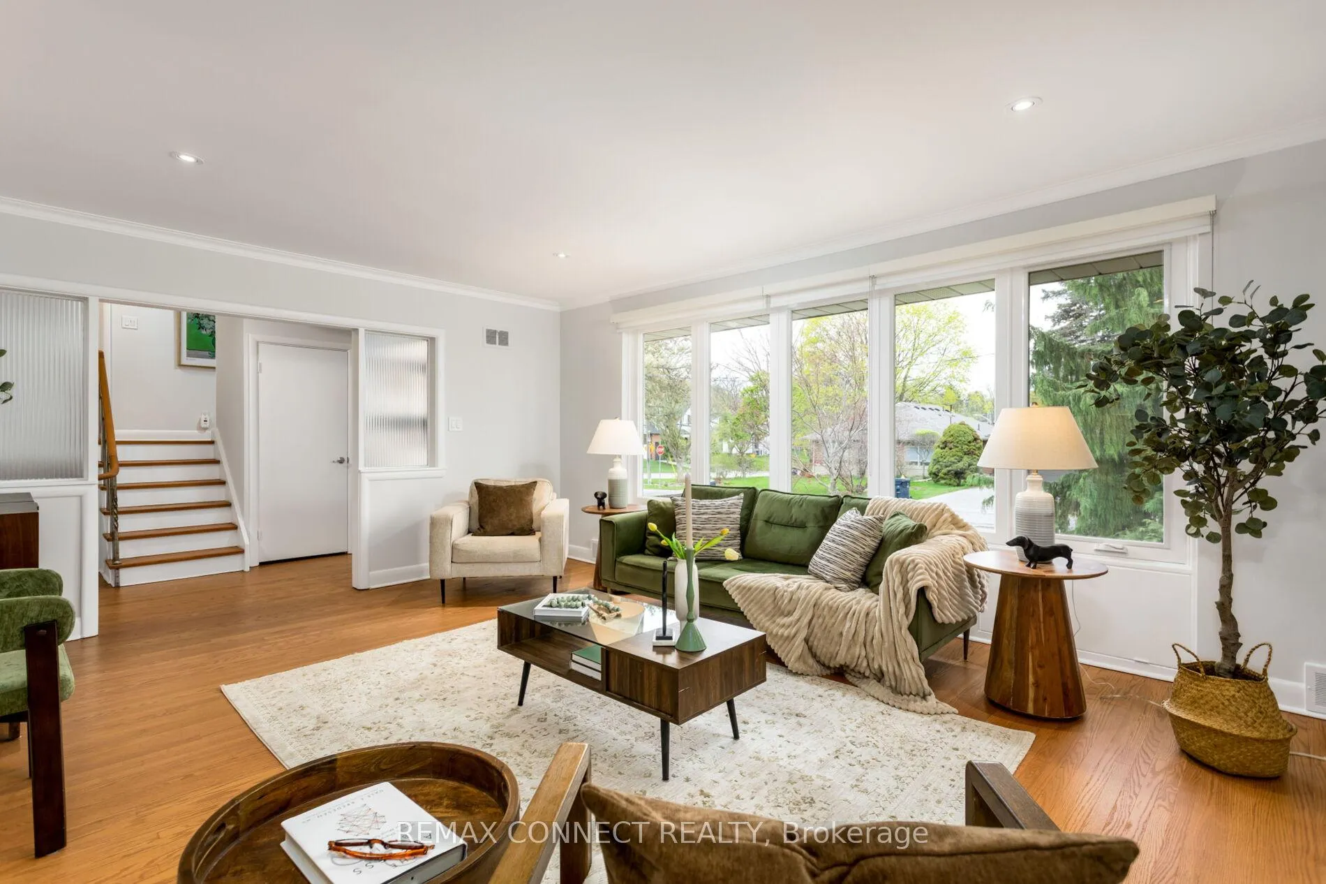 Photo 7 of 75 Glenellen Drive E, Etobicoke, Stonegate-Queensway — HOMEH