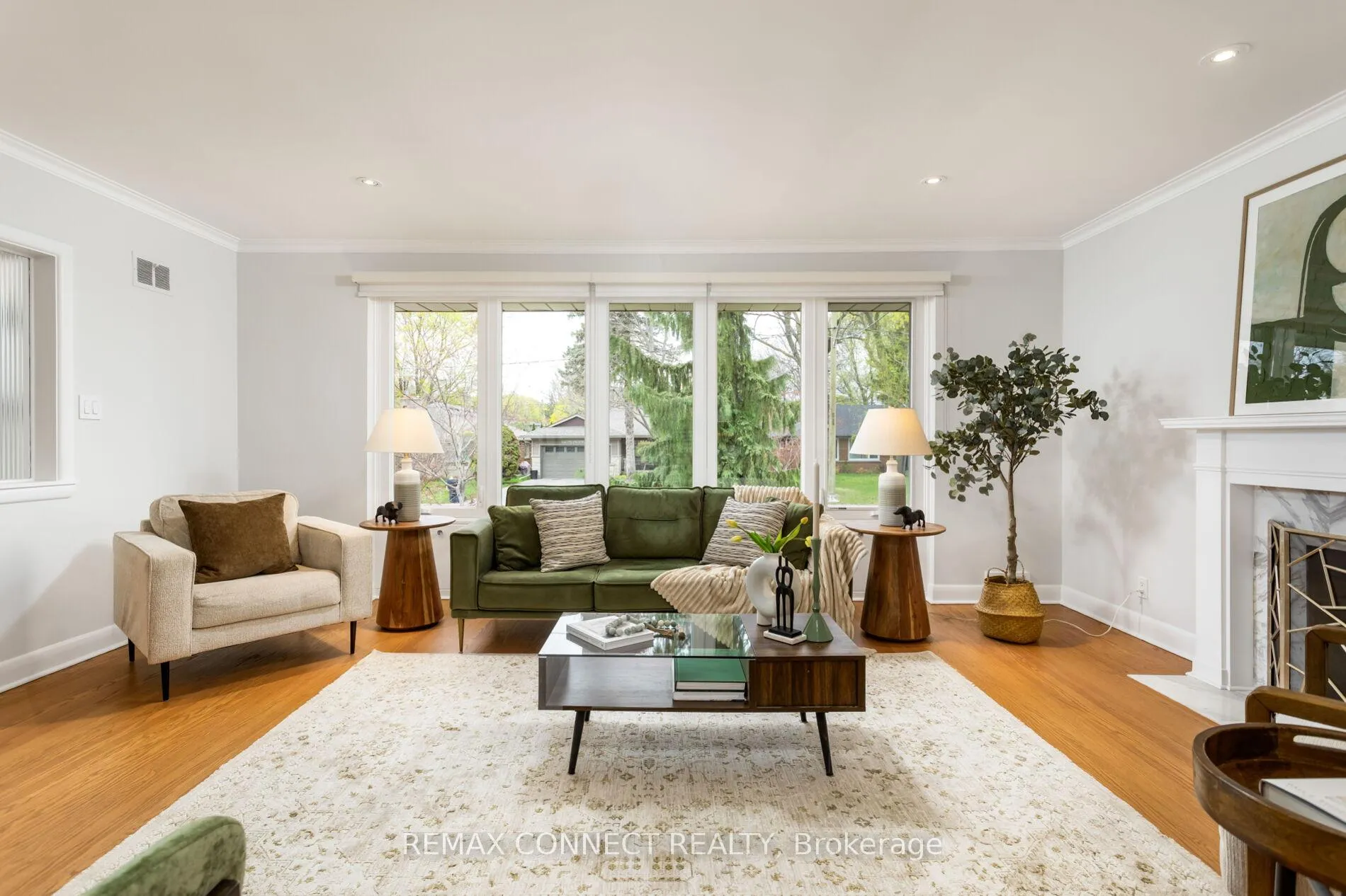 Photo 8 of 75 Glenellen Drive E, Etobicoke, Stonegate-Queensway — HOMEH