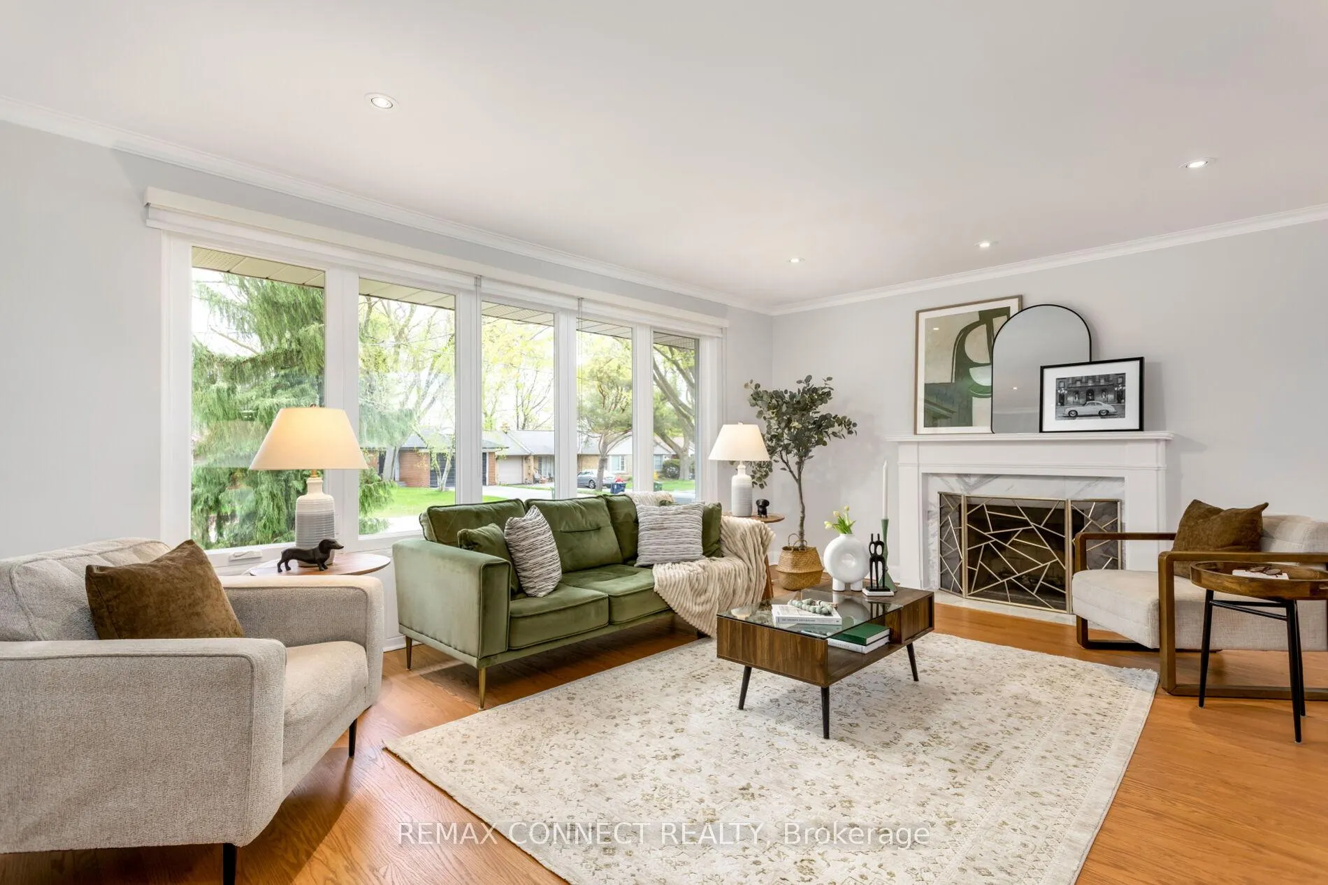 Photo 9 of 75 Glenellen Drive E, Etobicoke, Stonegate-Queensway — HOMEH