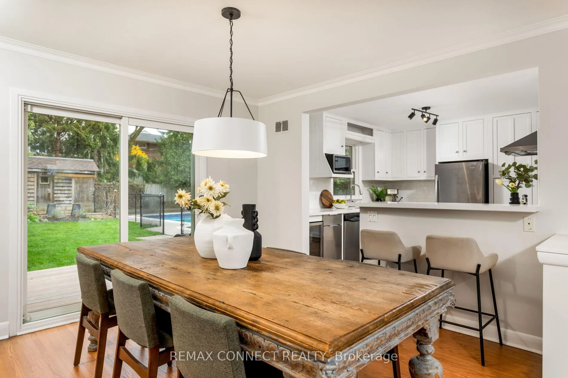 Photo 12 of 75 Glenellen Drive E, Etobicoke, Stonegate-Queensway — HOMEH