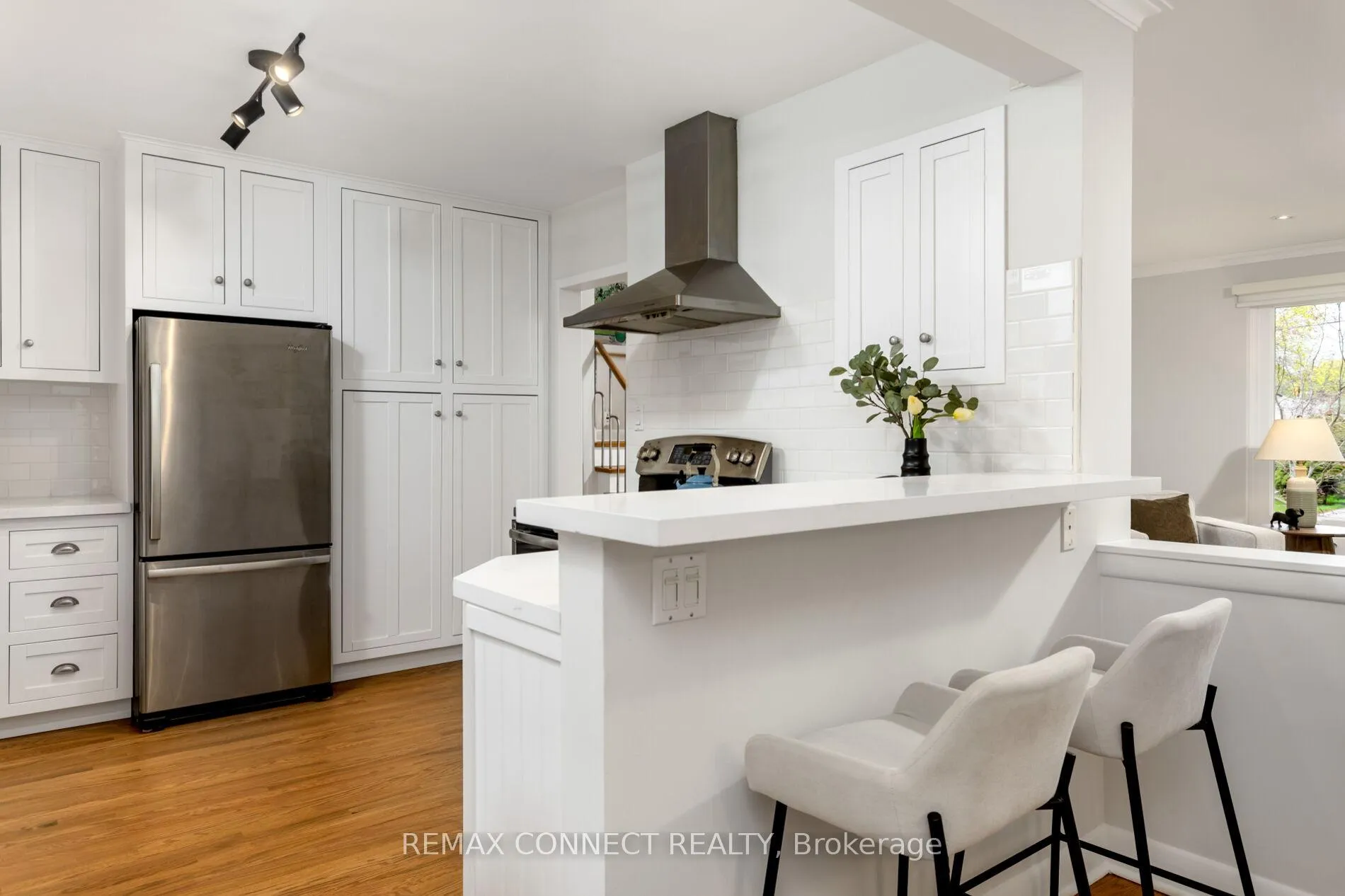 Photo 13 of 75 Glenellen Drive E, Etobicoke, Stonegate-Queensway — HOMEH