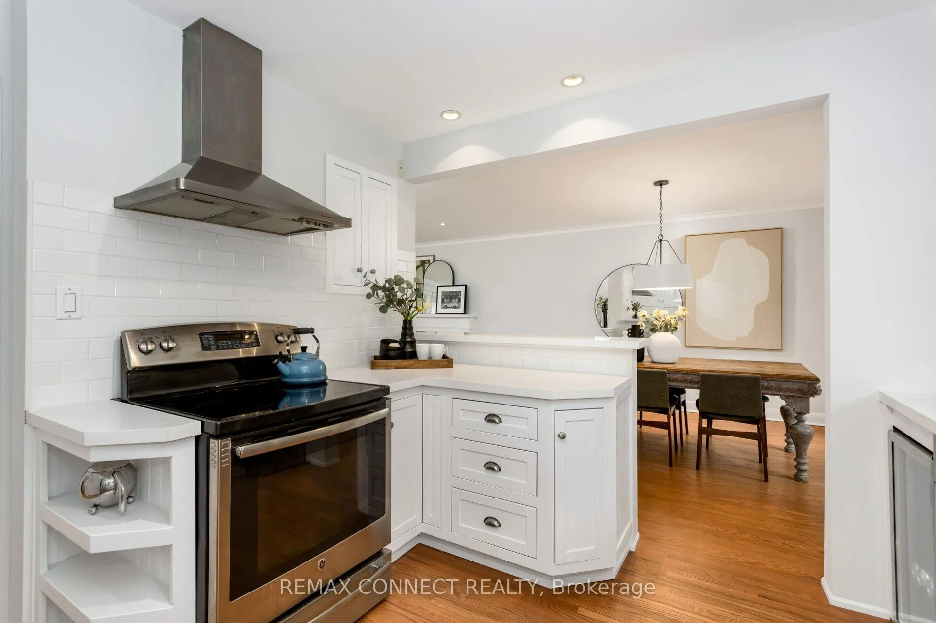 Photo 16 of 75 Glenellen Drive E, Etobicoke, Stonegate-Queensway — HOMEH