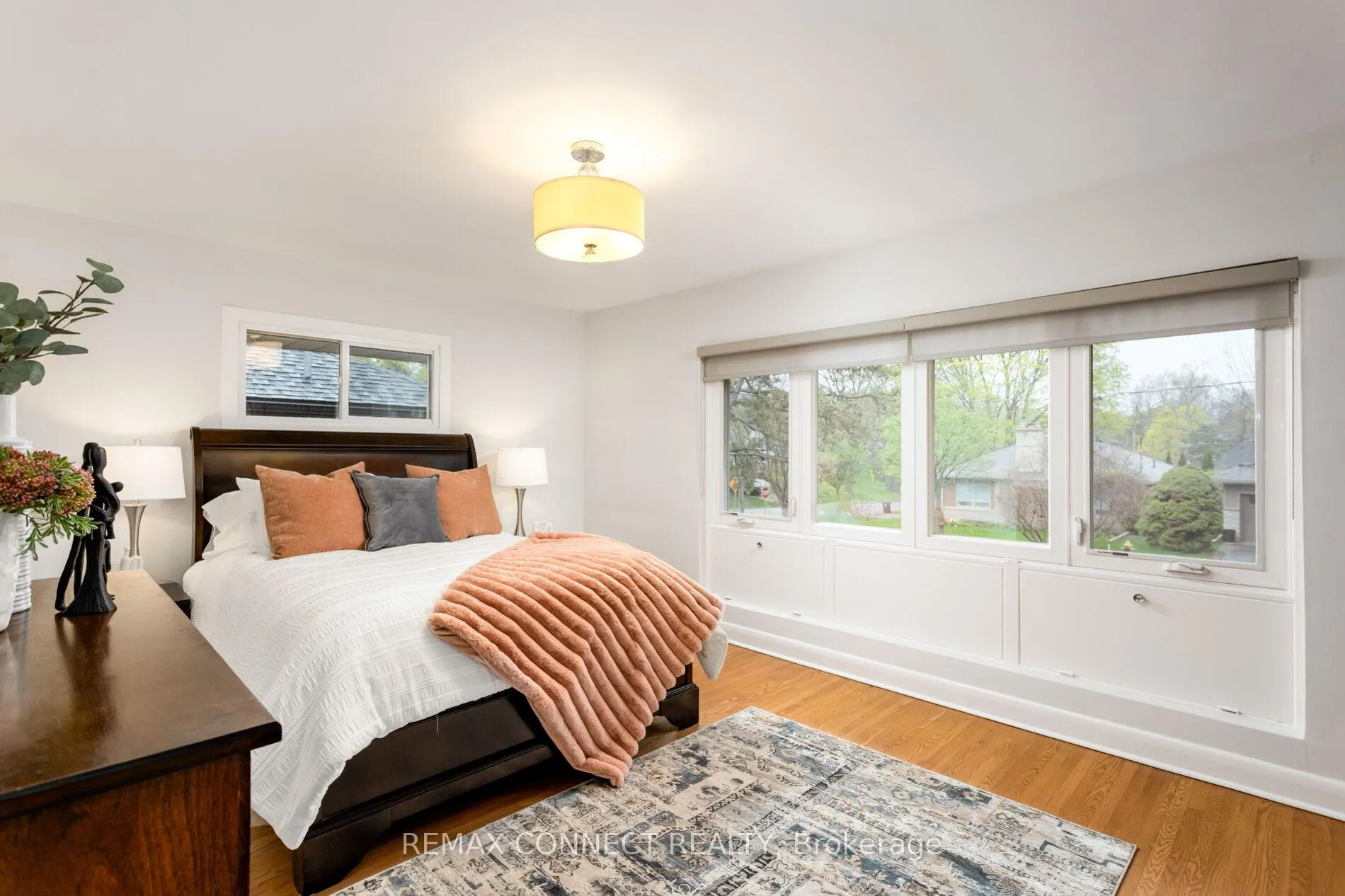 Photo 19 of 75 Glenellen Drive E, Etobicoke, Stonegate-Queensway — HOMEH