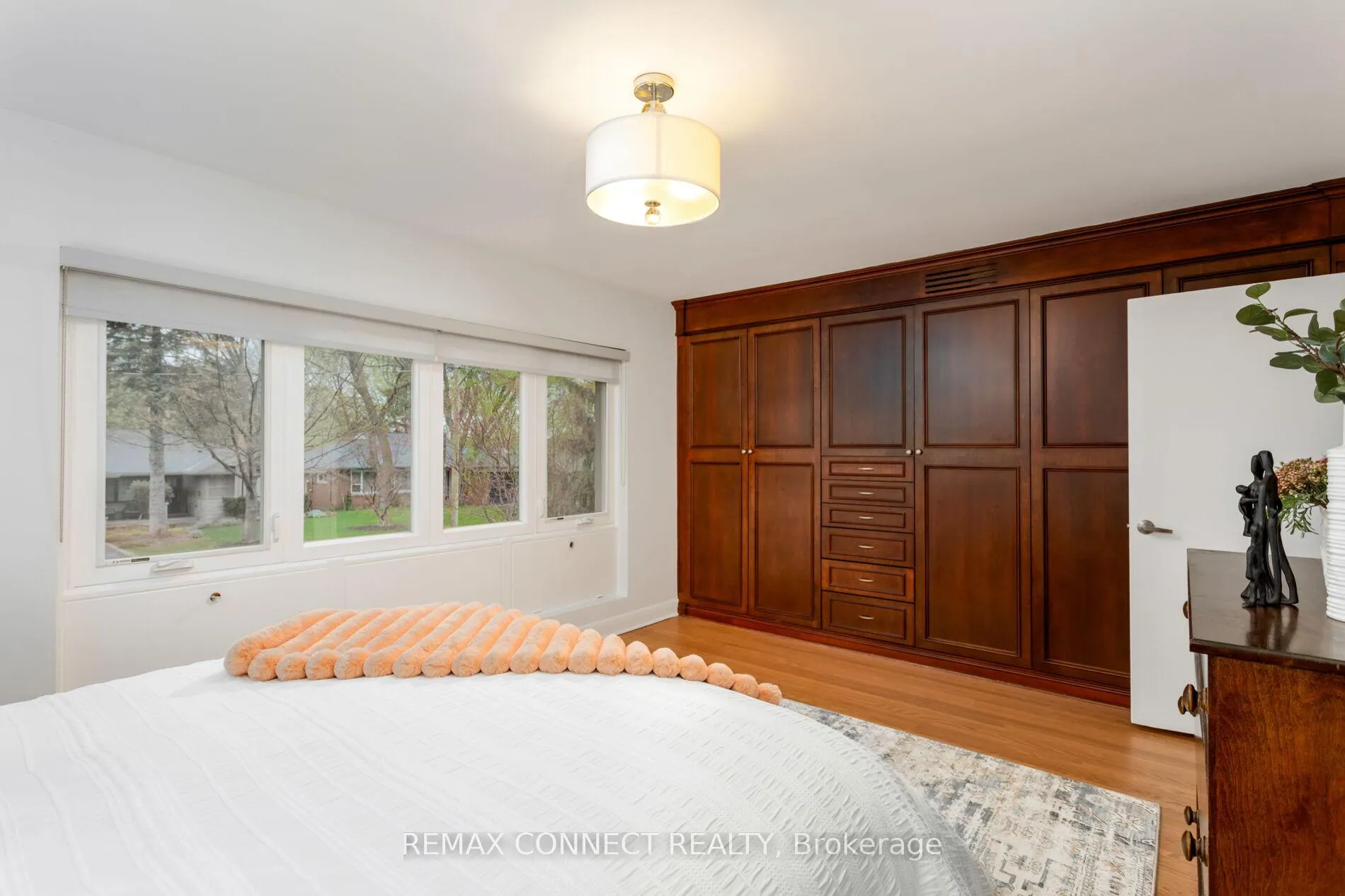 Photo 20 of 75 Glenellen Drive E, Etobicoke, Stonegate-Queensway — HOMEH