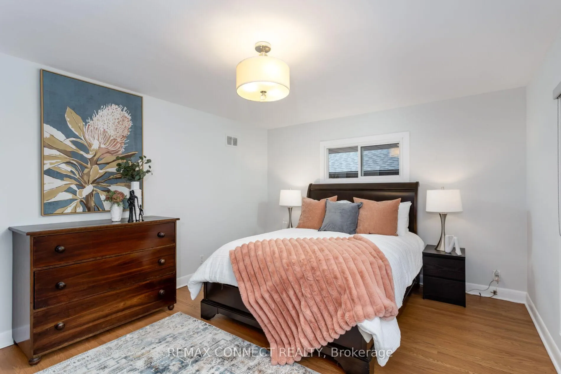 Photo 21 of 75 Glenellen Drive E, Etobicoke, Stonegate-Queensway — HOMEH
