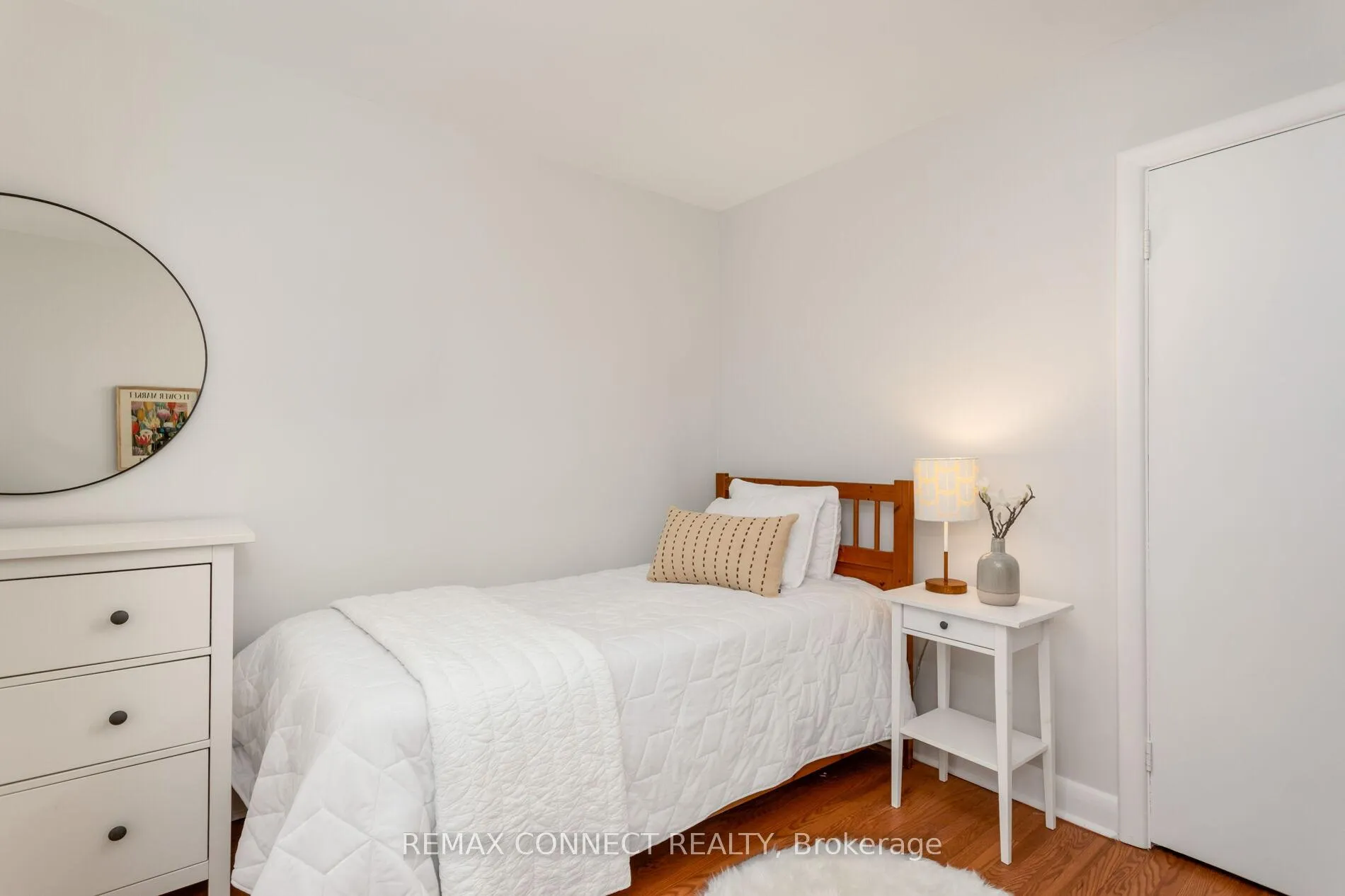 Photo 26 of 75 Glenellen Drive E, Etobicoke, Stonegate-Queensway — HOMEH