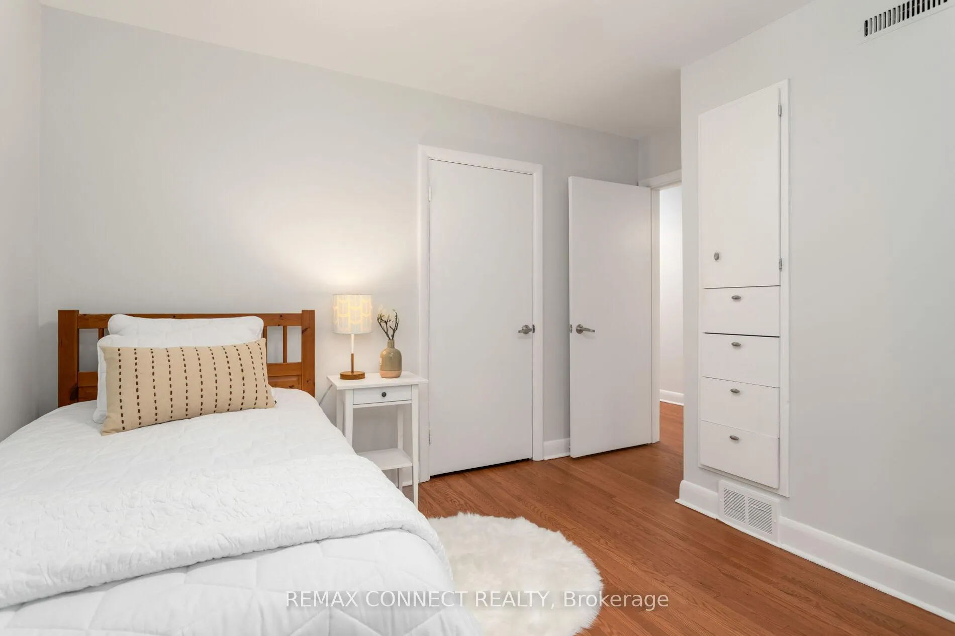 Photo 27 of 75 Glenellen Drive E, Etobicoke, Stonegate-Queensway — HOMEH