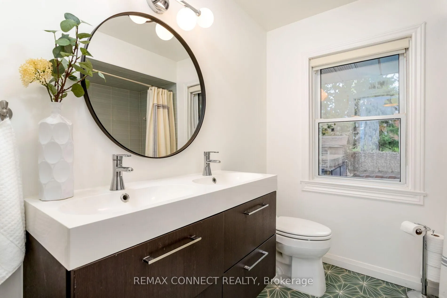 Photo 28 of 75 Glenellen Drive E, Etobicoke, Stonegate-Queensway — HOMEH