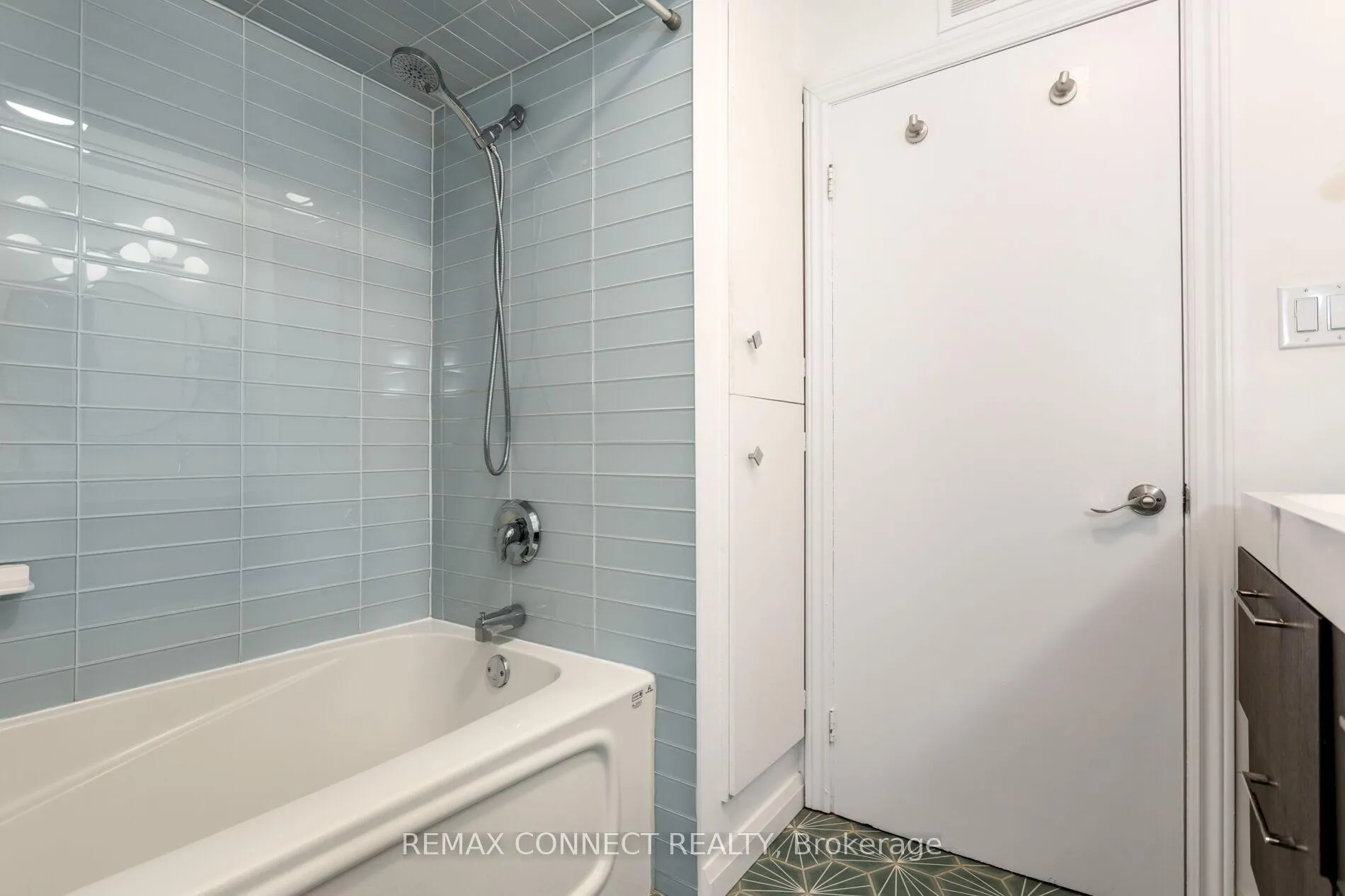 Photo 29 of 75 Glenellen Drive E, Etobicoke, Stonegate-Queensway — HOMEH