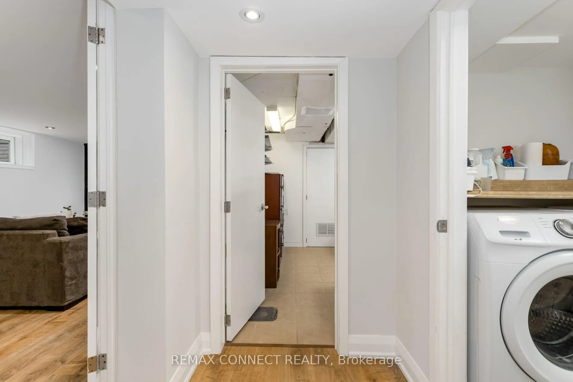 Photo 34 of 75 Glenellen Drive E, Etobicoke, Stonegate-Queensway — HOMEH