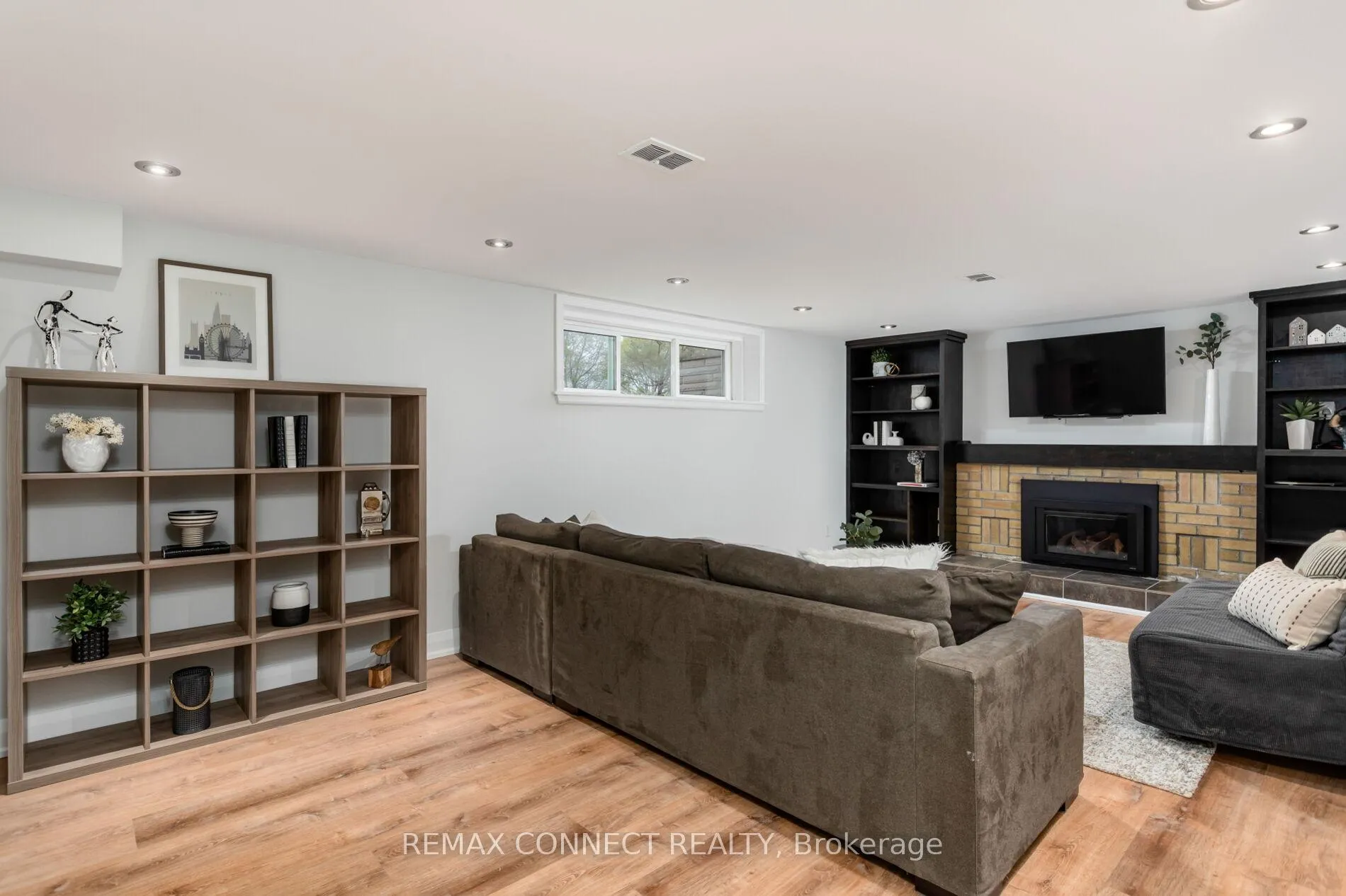 Photo 36 of 75 Glenellen Drive E, Etobicoke, Stonegate-Queensway — HOMEH