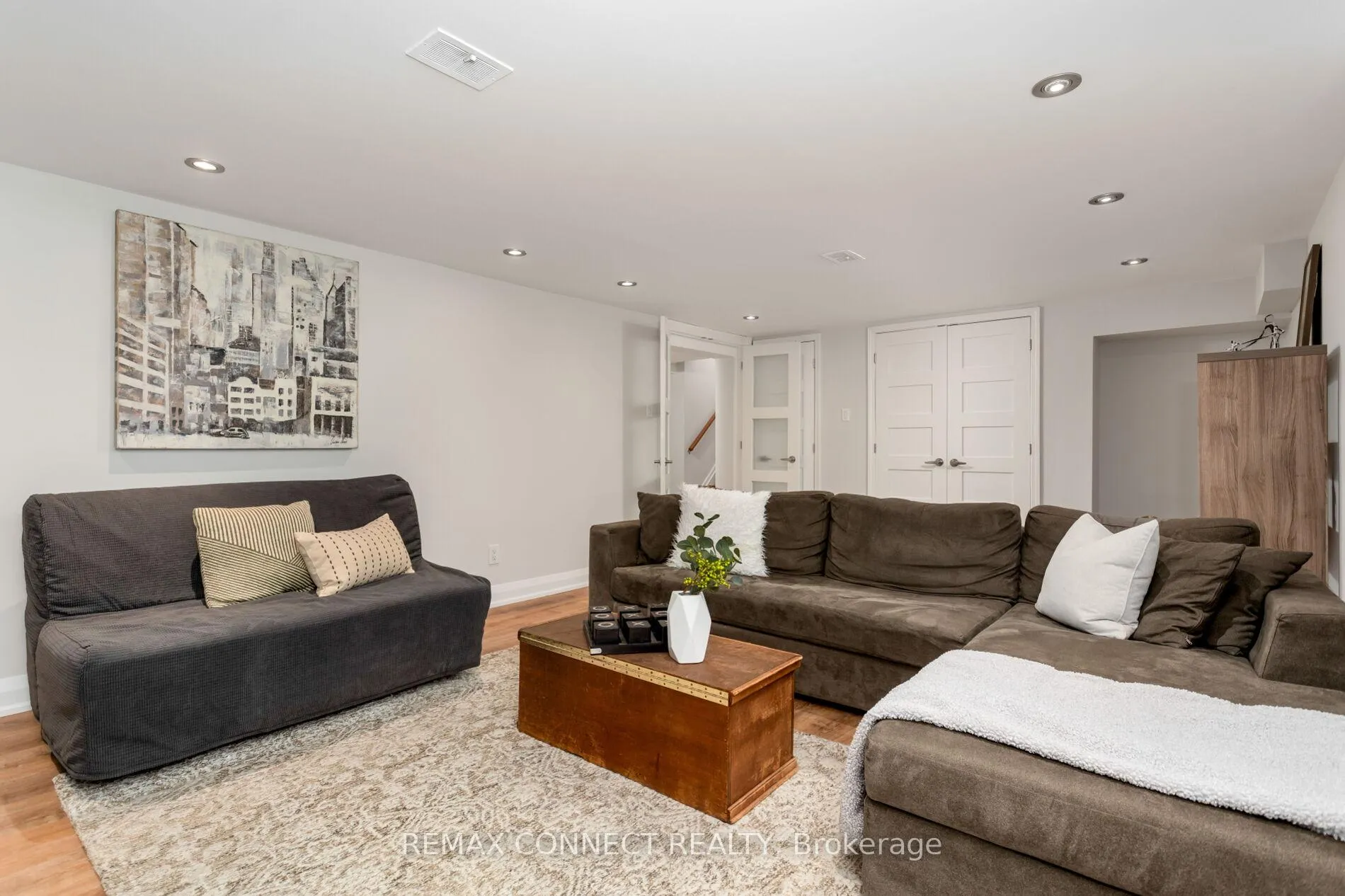 Photo 37 of 75 Glenellen Drive E, Etobicoke, Stonegate-Queensway — HOMEH