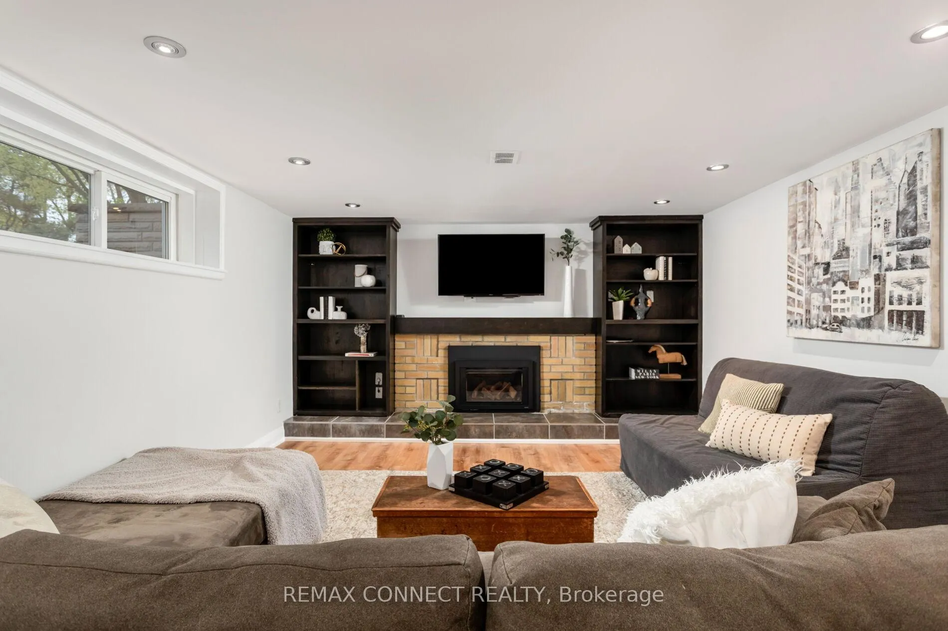 Photo 38 of 75 Glenellen Drive E, Etobicoke, Stonegate-Queensway — HOMEH