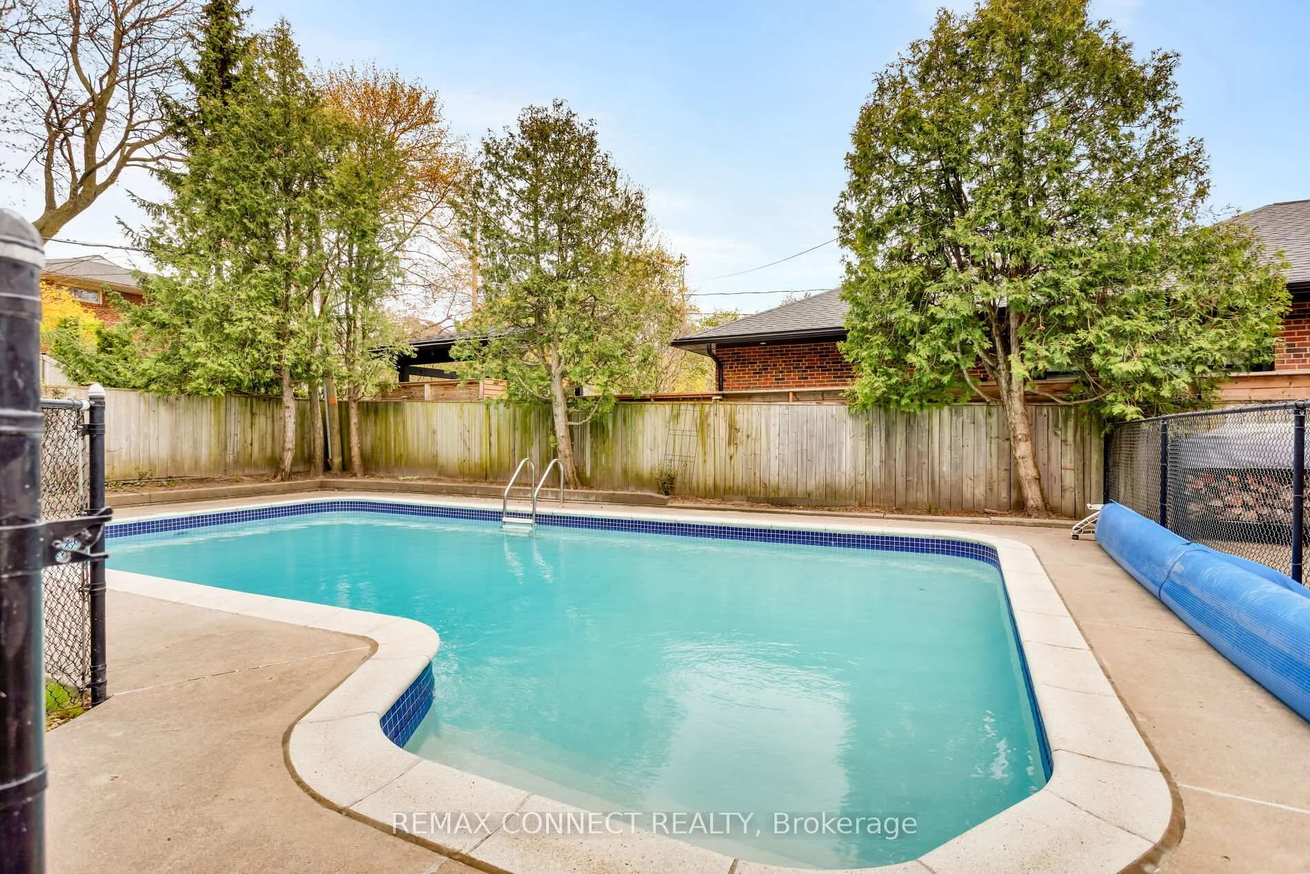 Photo 42 of 75 Glenellen Drive E, Etobicoke, Stonegate-Queensway — HOMEH