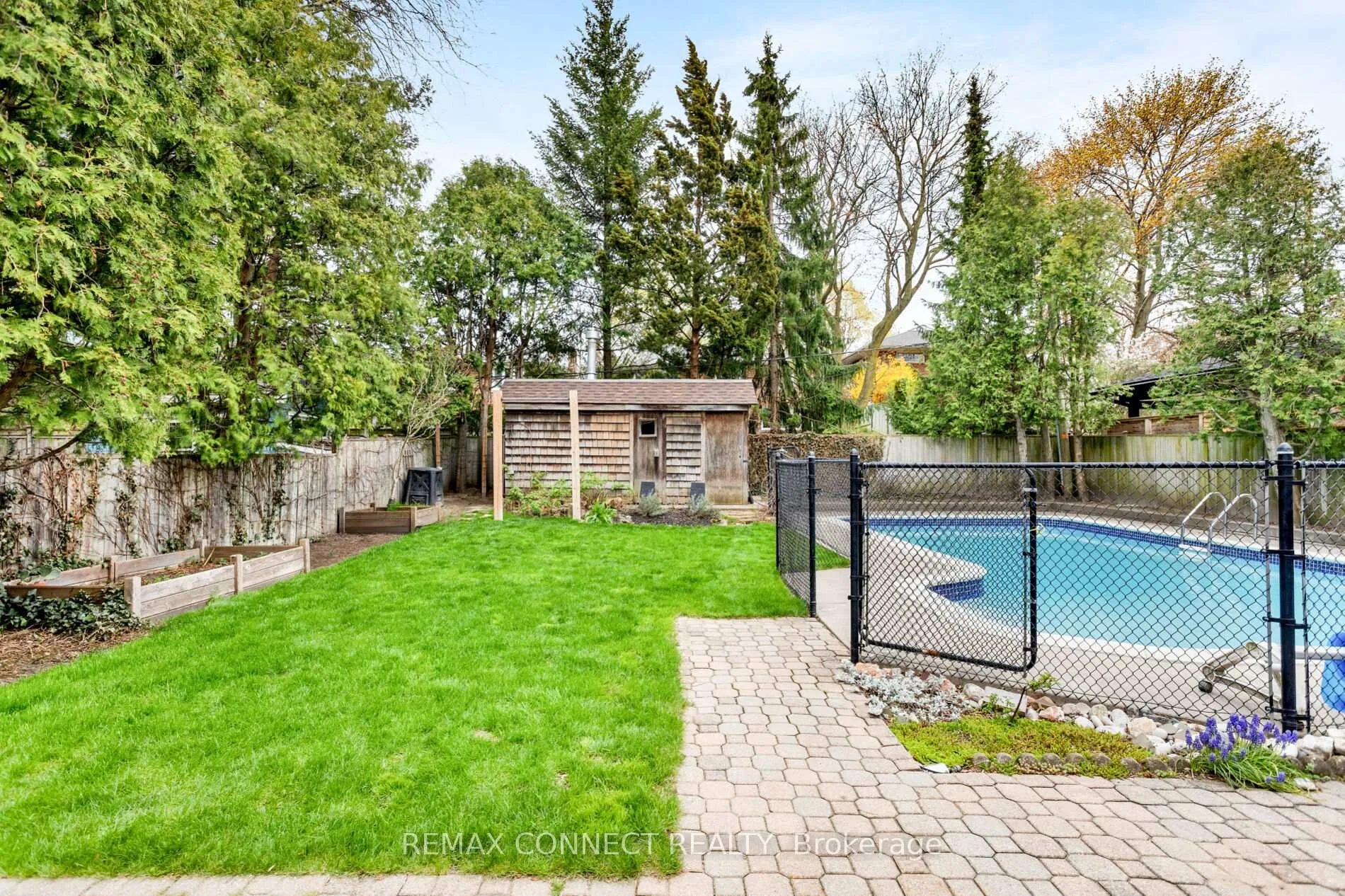Photo 46 of 75 Glenellen Drive E, Etobicoke, Stonegate-Queensway — HOMEH