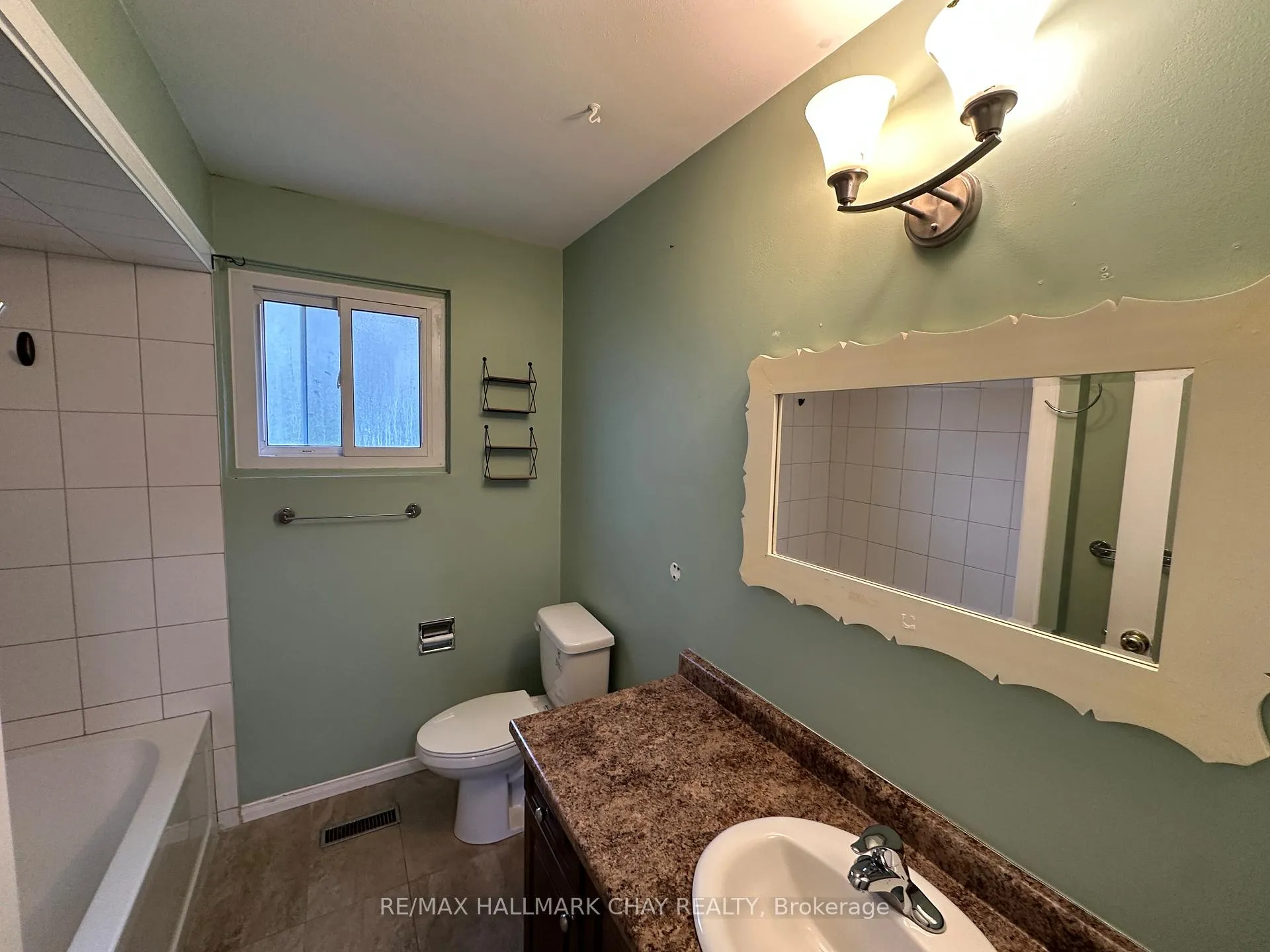 Photo 9 of 278 Pine Drive, Barrie, Bayshore — HOMEH