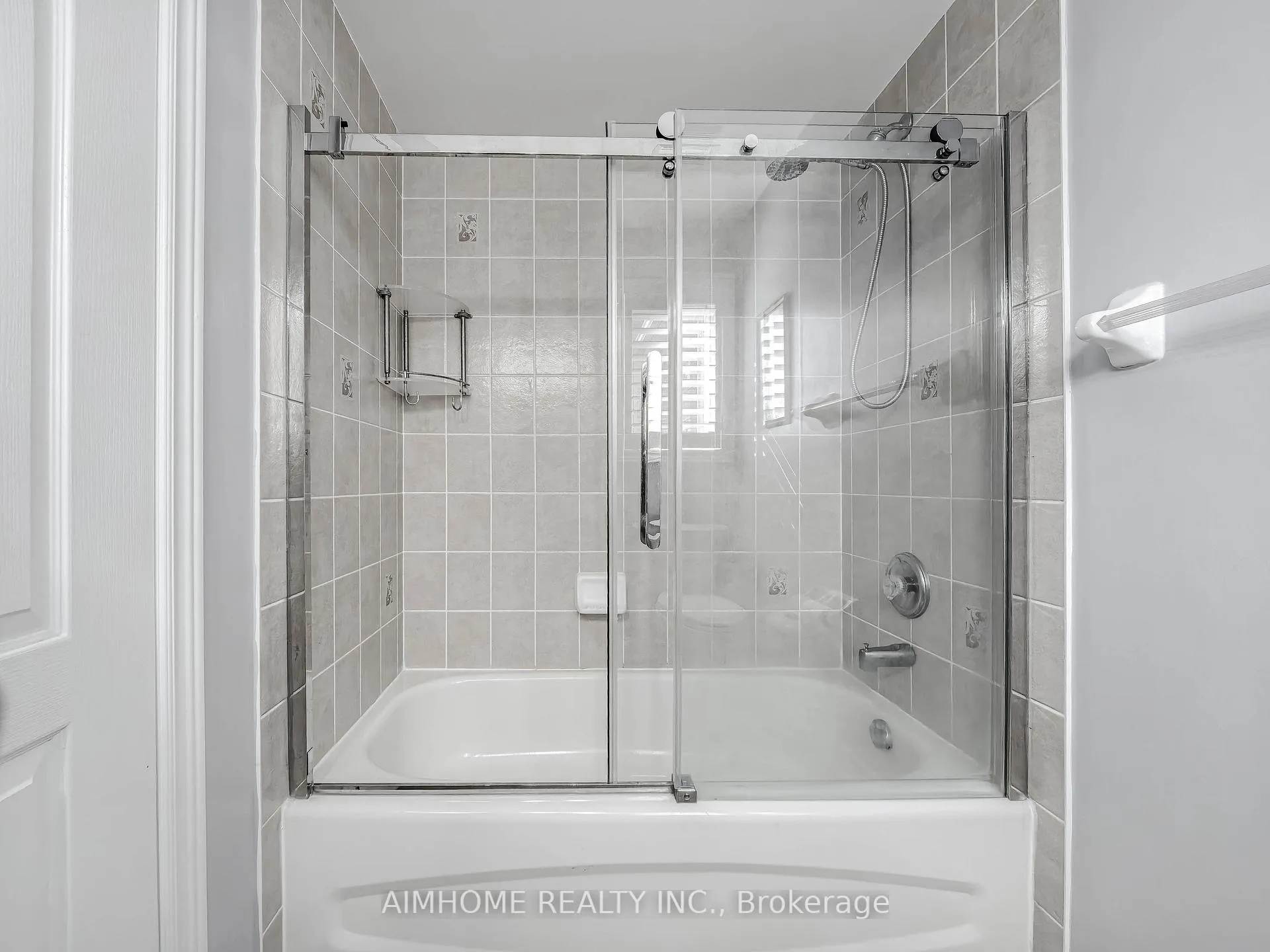Photo 30 of 16 Chasser Drive, Markham, Greensborough — HOMEH