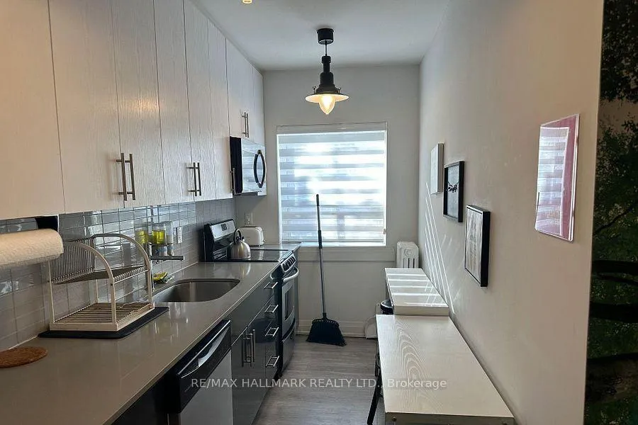 Photo 3 of Unit 5, 595 St Clair Avenue W, Toronto, Wychwood — HOMEH