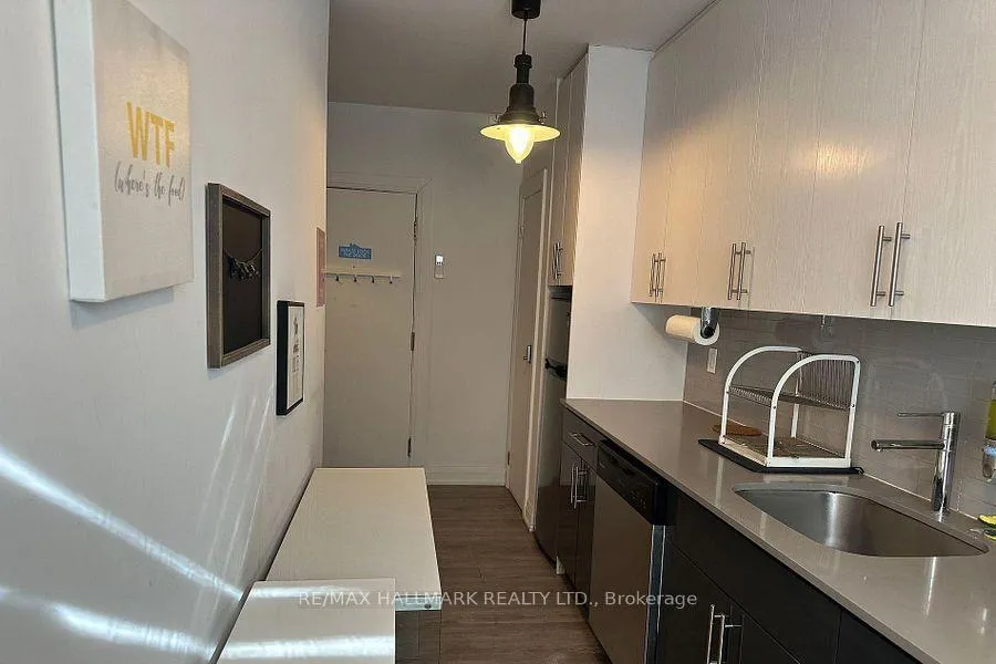Photo 7 of Unit 5, 595 St Clair Avenue W, Toronto, Wychwood — HOMEH