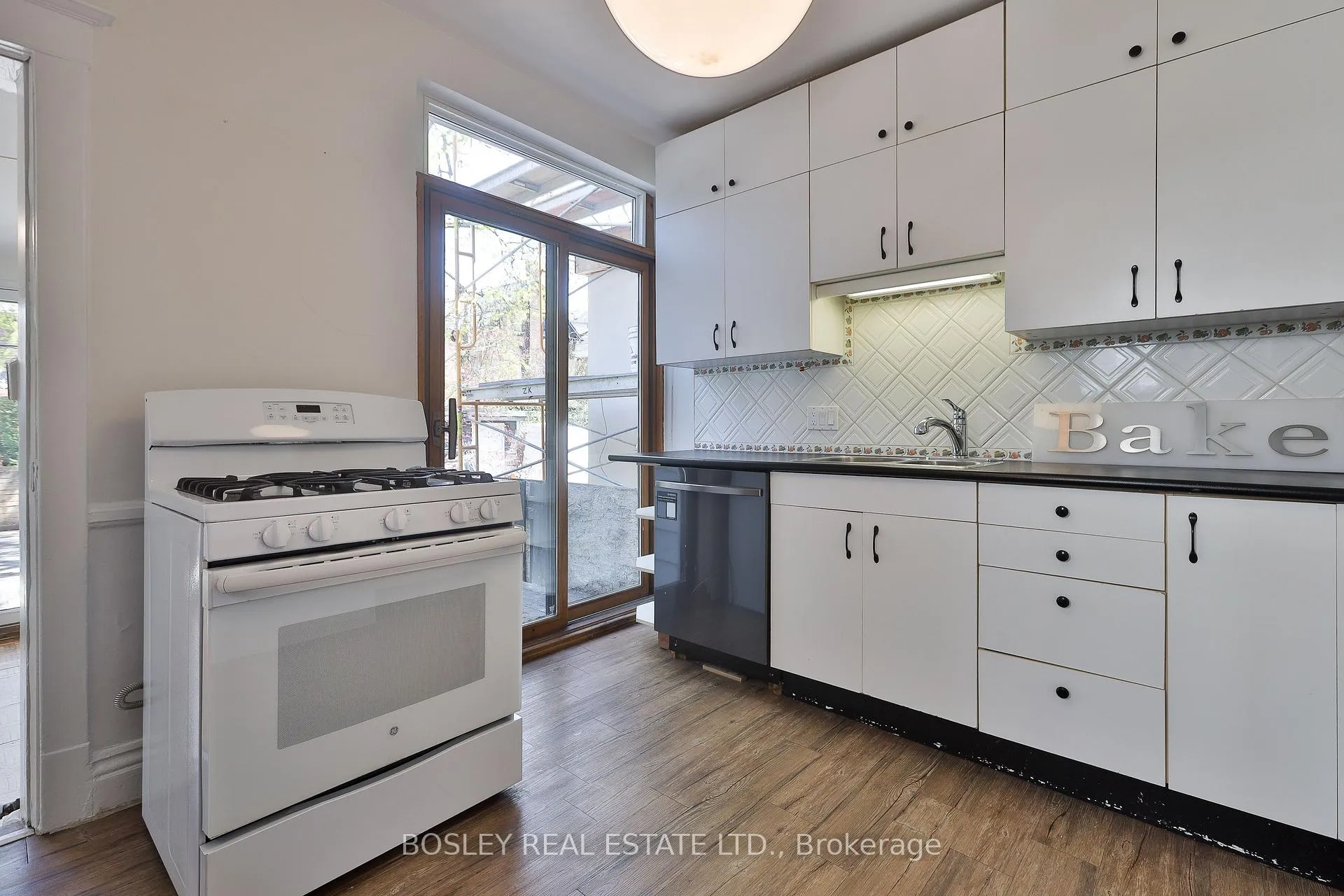 Photo 9 of 15 Kendal Avenue, Toronto, The Annex — HOMEH