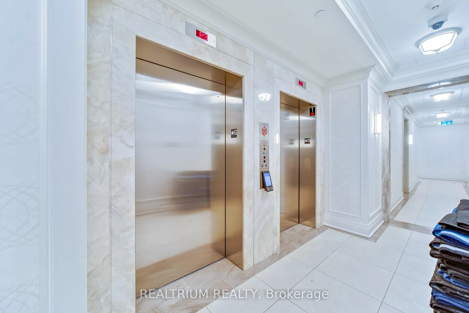 Photo 5 of Unit 1207, 9075 Jane Street, Vaughan, Concord — HOMEH