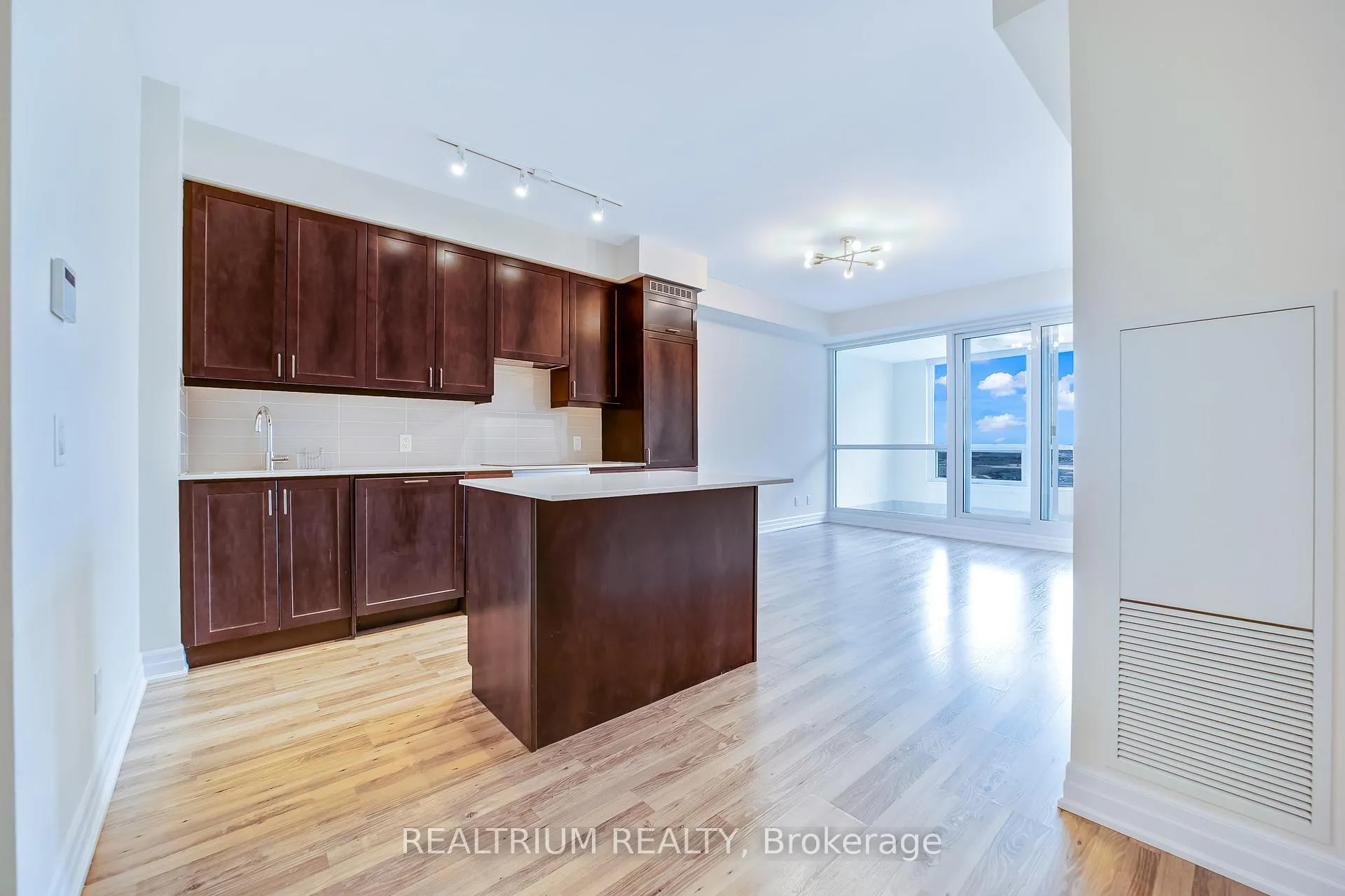 Photo 10 of Unit 1207, 9075 Jane Street, Vaughan, Concord — HOMEH