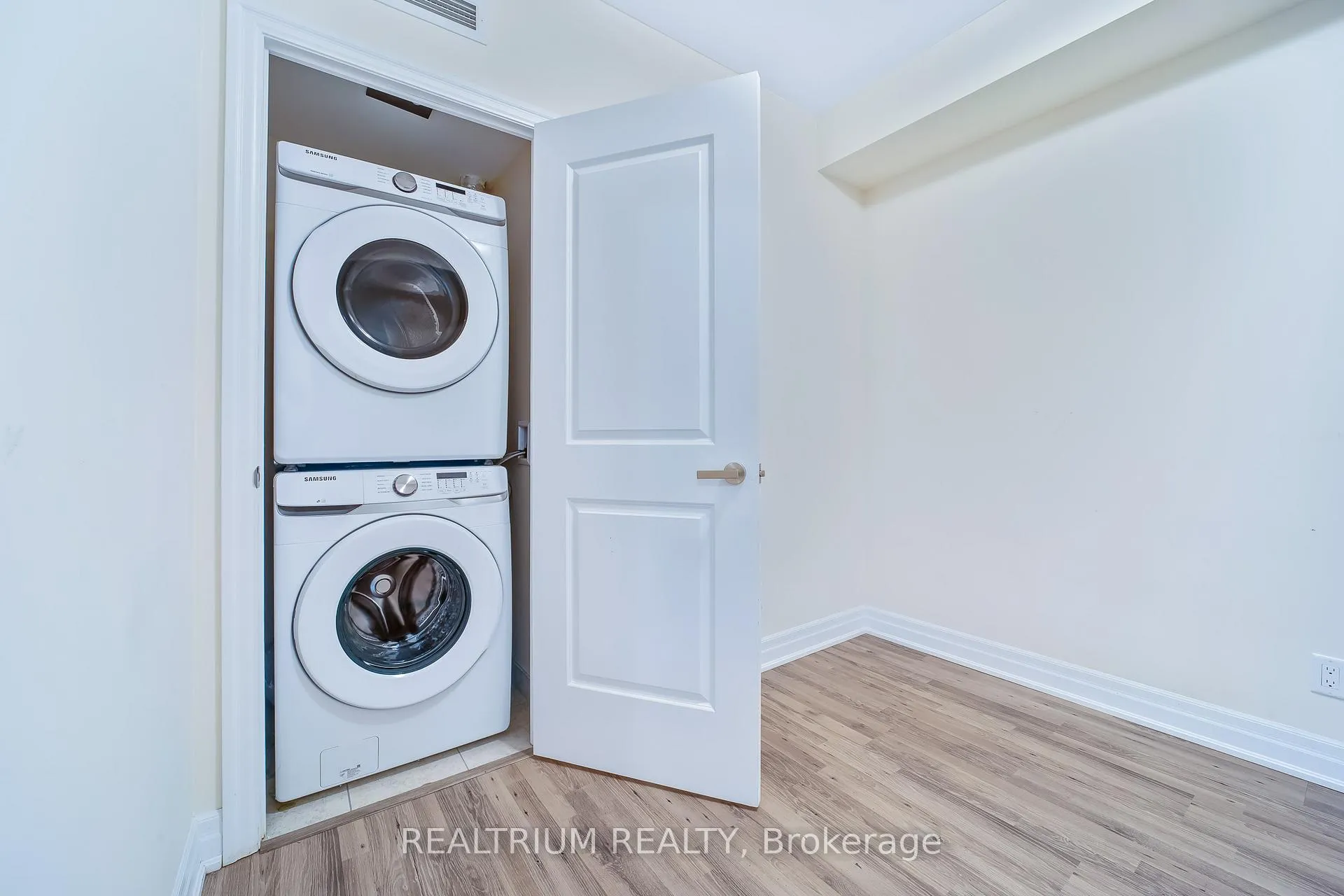 Photo 23 of Unit 1207, 9075 Jane Street, Vaughan, Concord — HOMEH