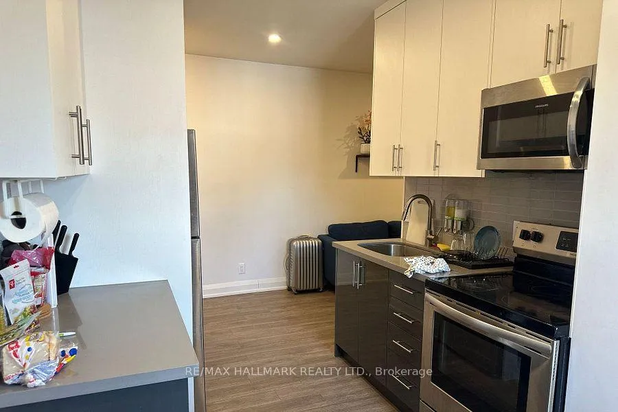 Photo 10 of Unit 11, 595 St Clair Avenue W, Toronto, Wychwood — HOMEH