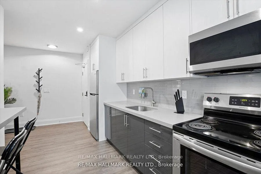 Photo 9 of Unit 12, 595 St Clair Avenue W, Toronto, Wychwood — HOMEH