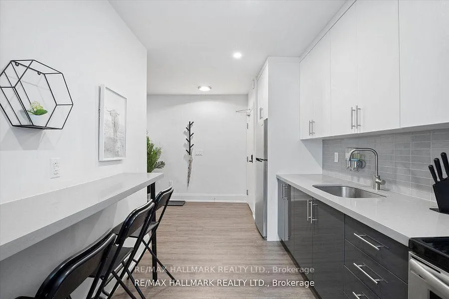 Photo 10 of Unit 12, 595 St Clair Avenue W, Toronto, Wychwood — HOMEH