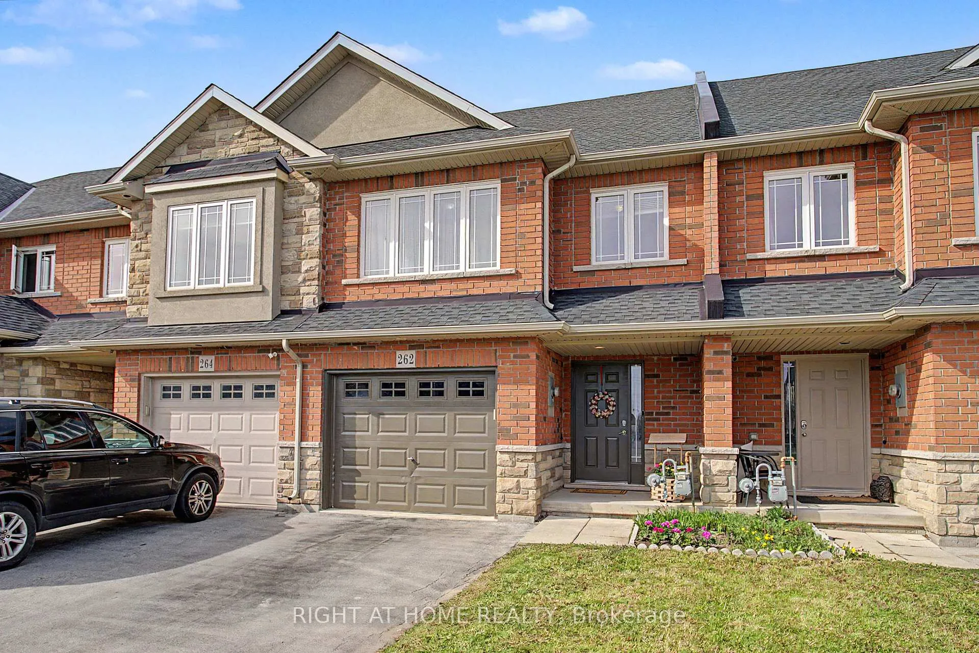 Photo 1 of 262 Pinehill Drive, Hamilton, Rural Glanbrook — HOMEH