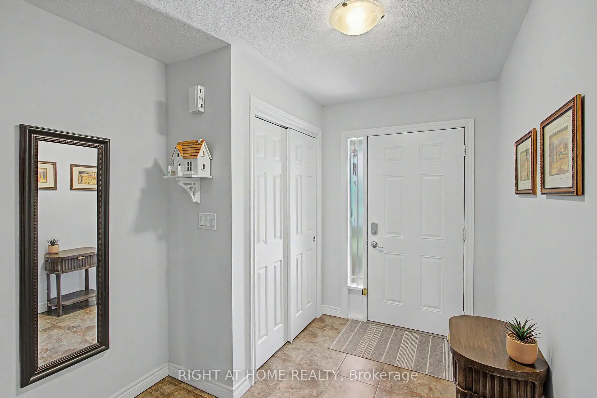 Photo 4 of 262 Pinehill Drive, Hamilton, Rural Glanbrook — HOMEH