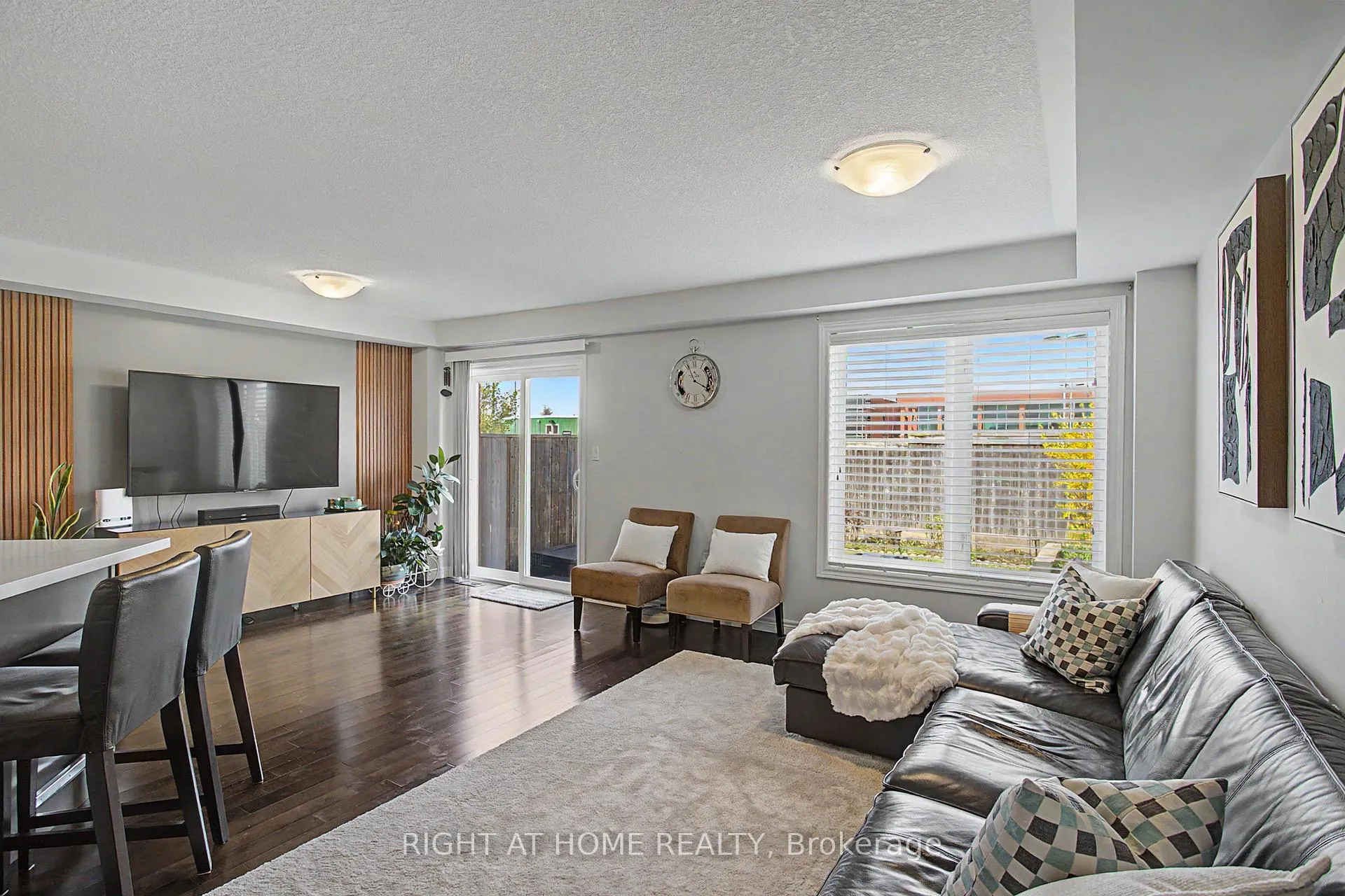 Photo 6 of 262 Pinehill Drive, Hamilton, Rural Glanbrook — HOMEH