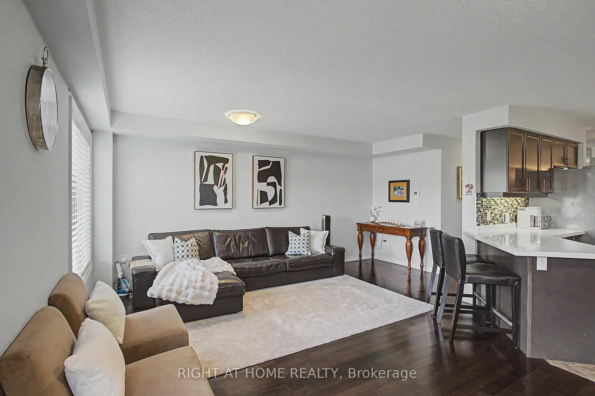 Photo 8 of 262 Pinehill Drive, Hamilton, Rural Glanbrook — HOMEH