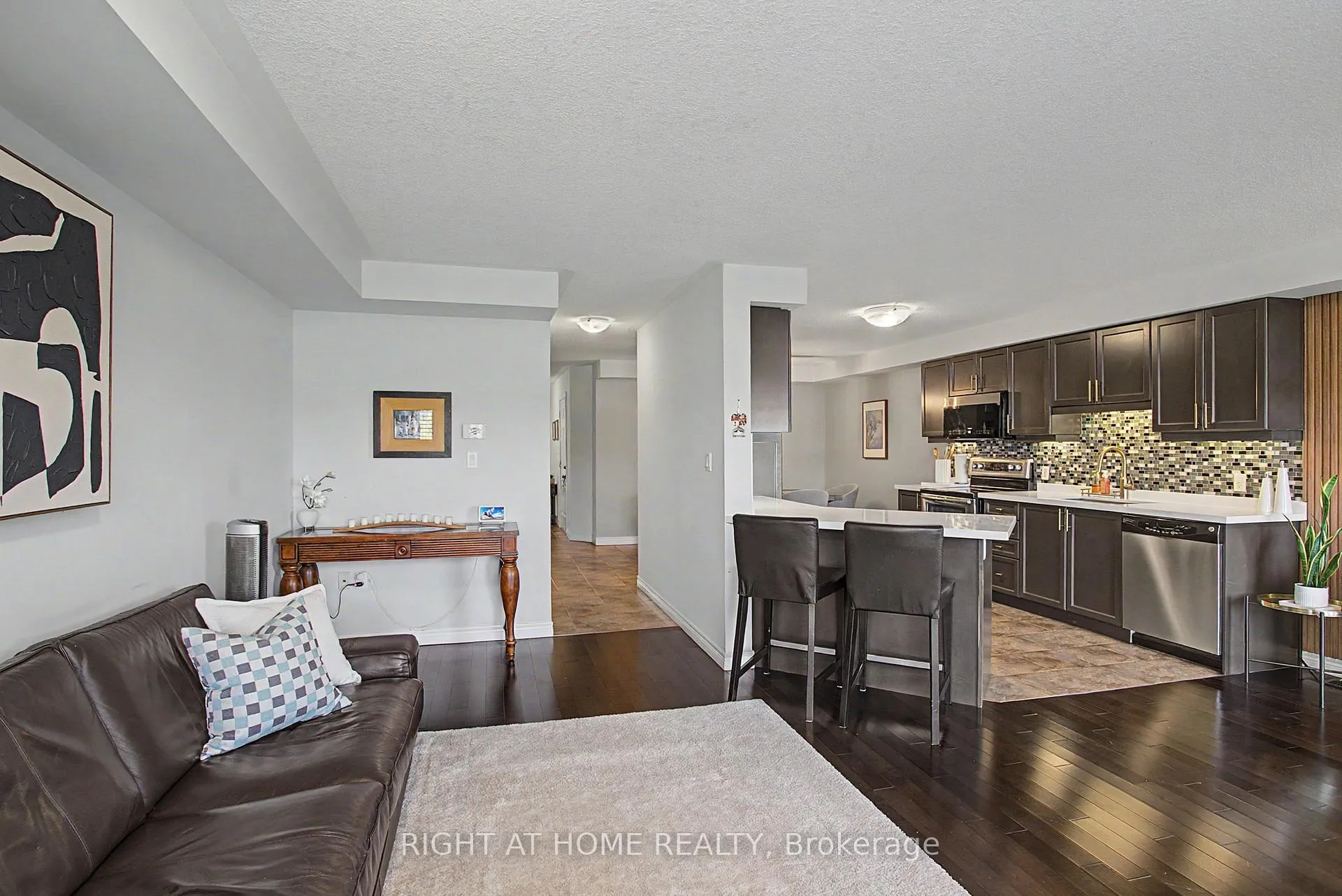 Photo 9 of 262 Pinehill Drive, Hamilton, Rural Glanbrook — HOMEH