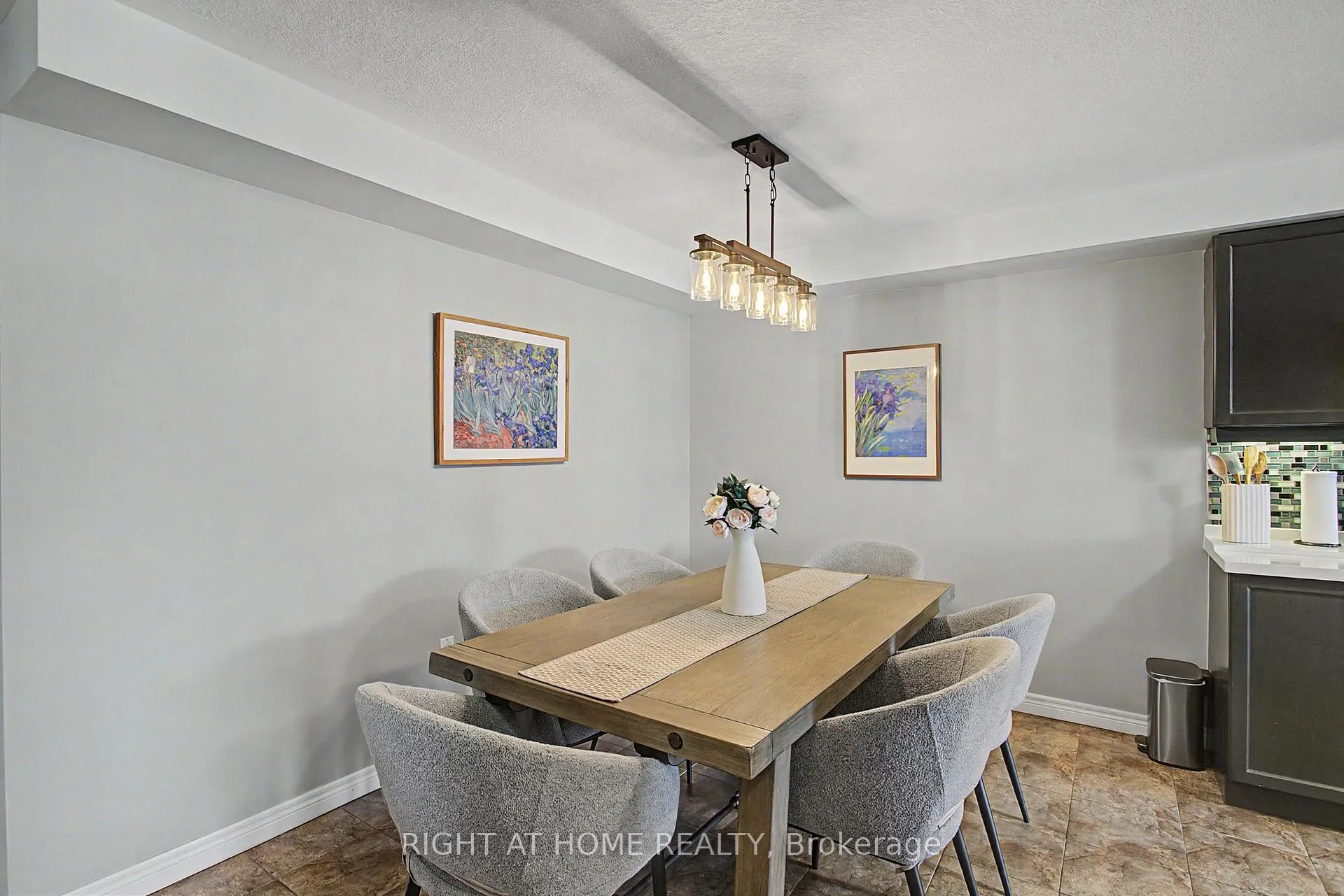 Photo 13 of 262 Pinehill Drive, Hamilton, Rural Glanbrook — HOMEH