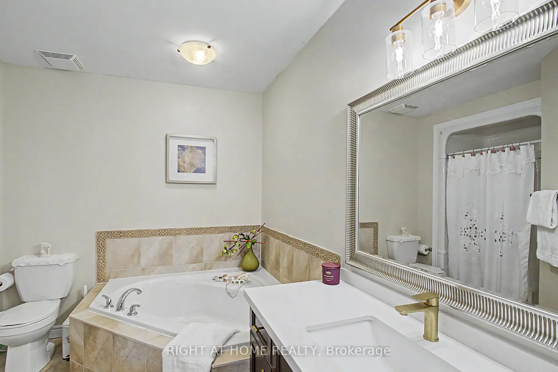 Photo 18 of 262 Pinehill Drive, Hamilton, Rural Glanbrook — HOMEH