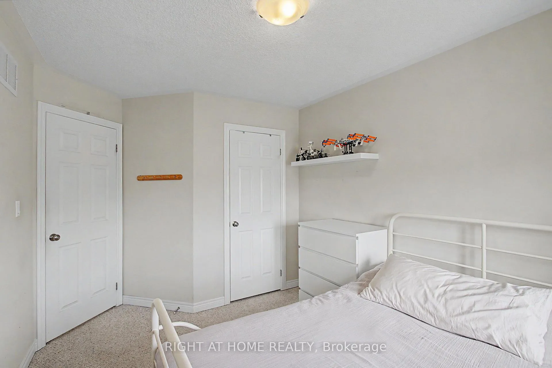 Photo 22 of 262 Pinehill Drive, Hamilton, Rural Glanbrook — HOMEH