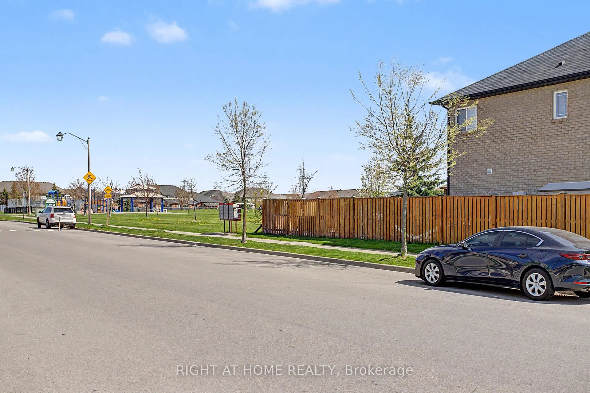 Photo 30 of 262 Pinehill Drive, Hamilton, Rural Glanbrook — HOMEH