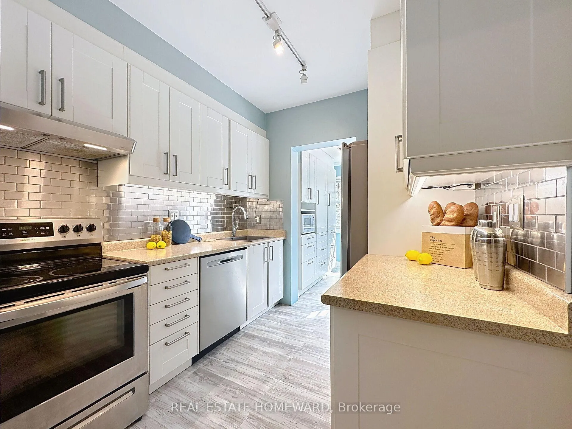 Photo 19 of 92 Indian Road, Toronto, High Park-Swansea — HOMEH