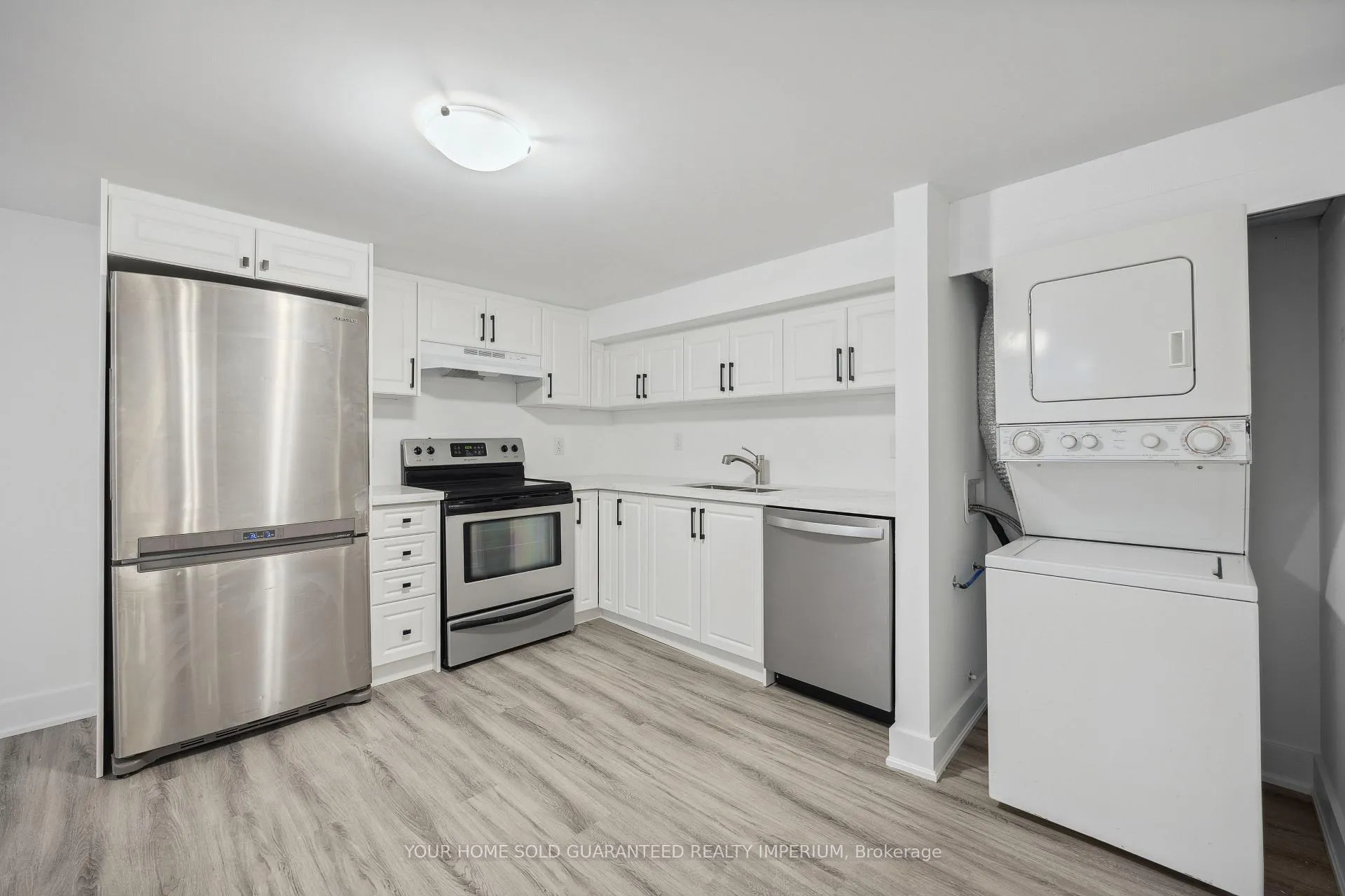 Photo 2 of Unit 3, 84 Taunton Road W, Oshawa, Samac — HOMEH