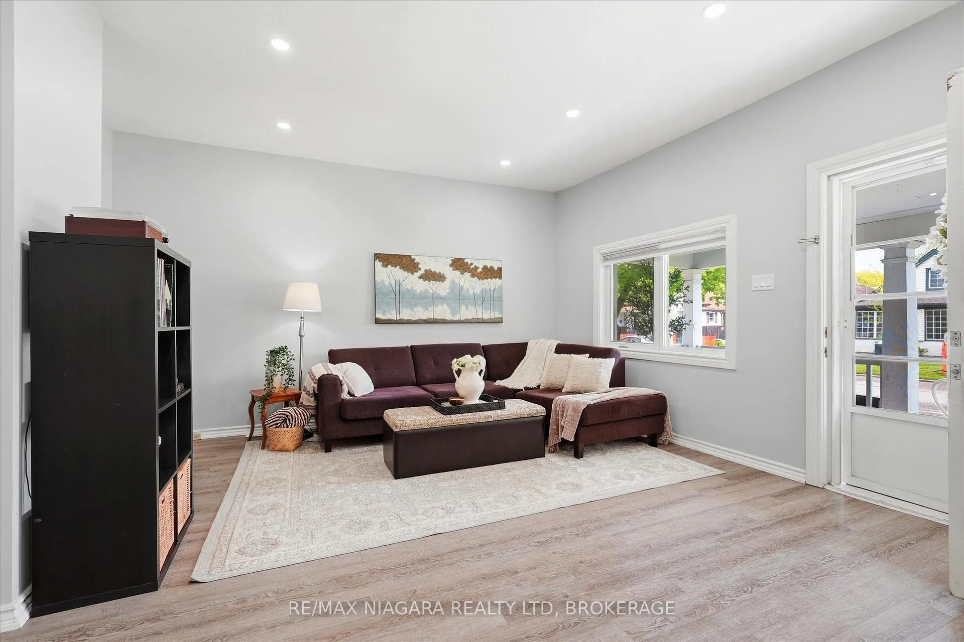 Photo 4 of 27 Wiley Street, St. Catharines, Downtown — HOMEH